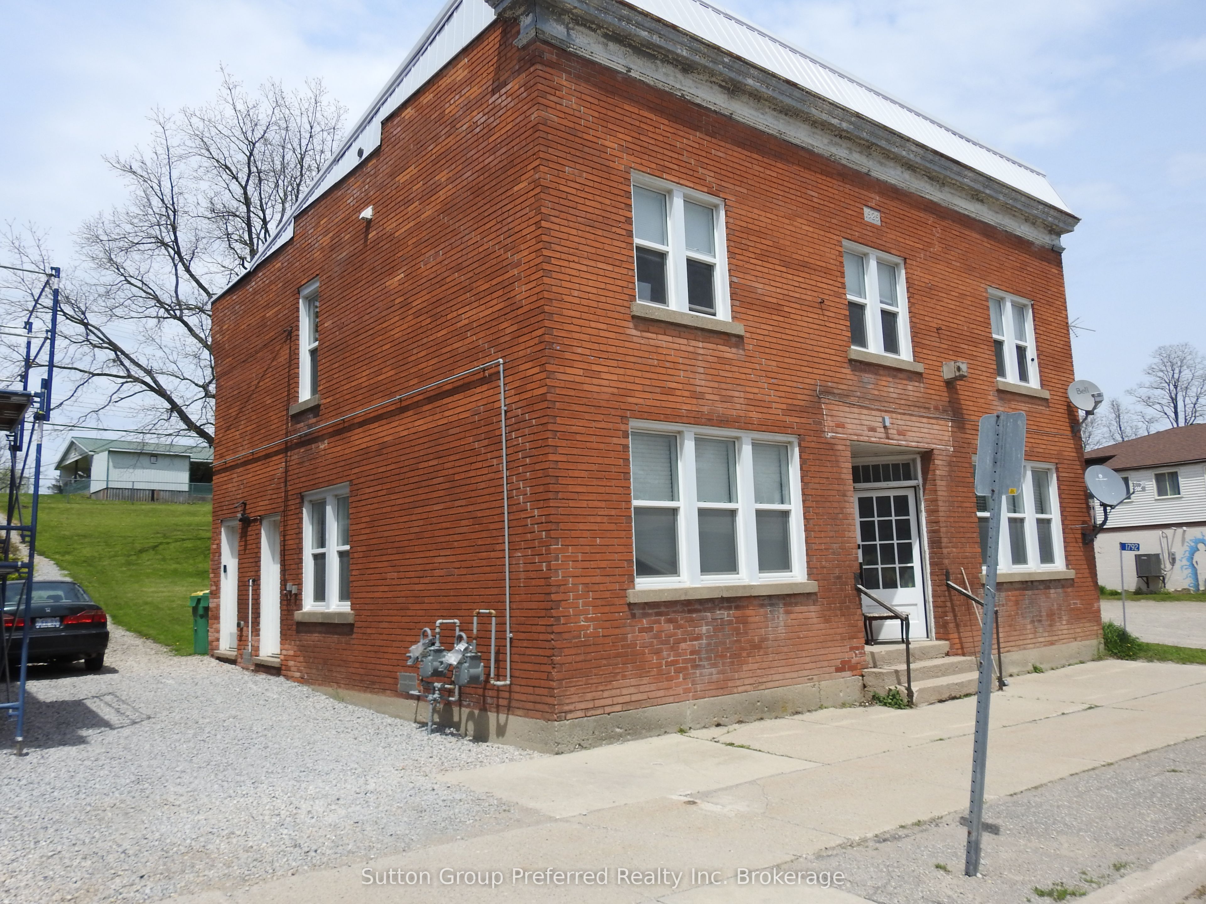 1792 Longwoods Road, Southwest Middlesex, ON N0L 2N9 photo 3