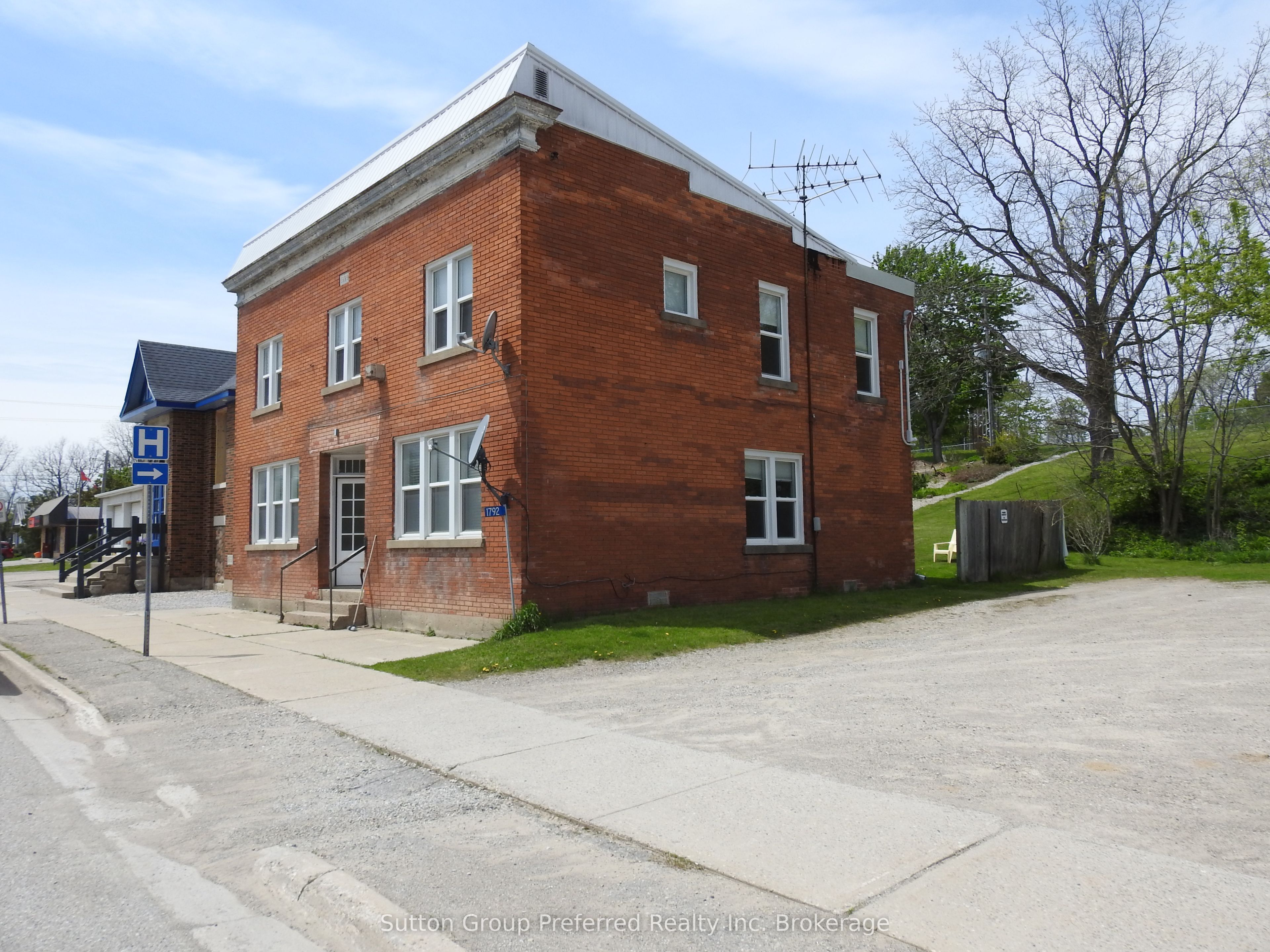 1792 Longwoods Road, Southwest Middlesex, ON N0L 2N9 photo 4