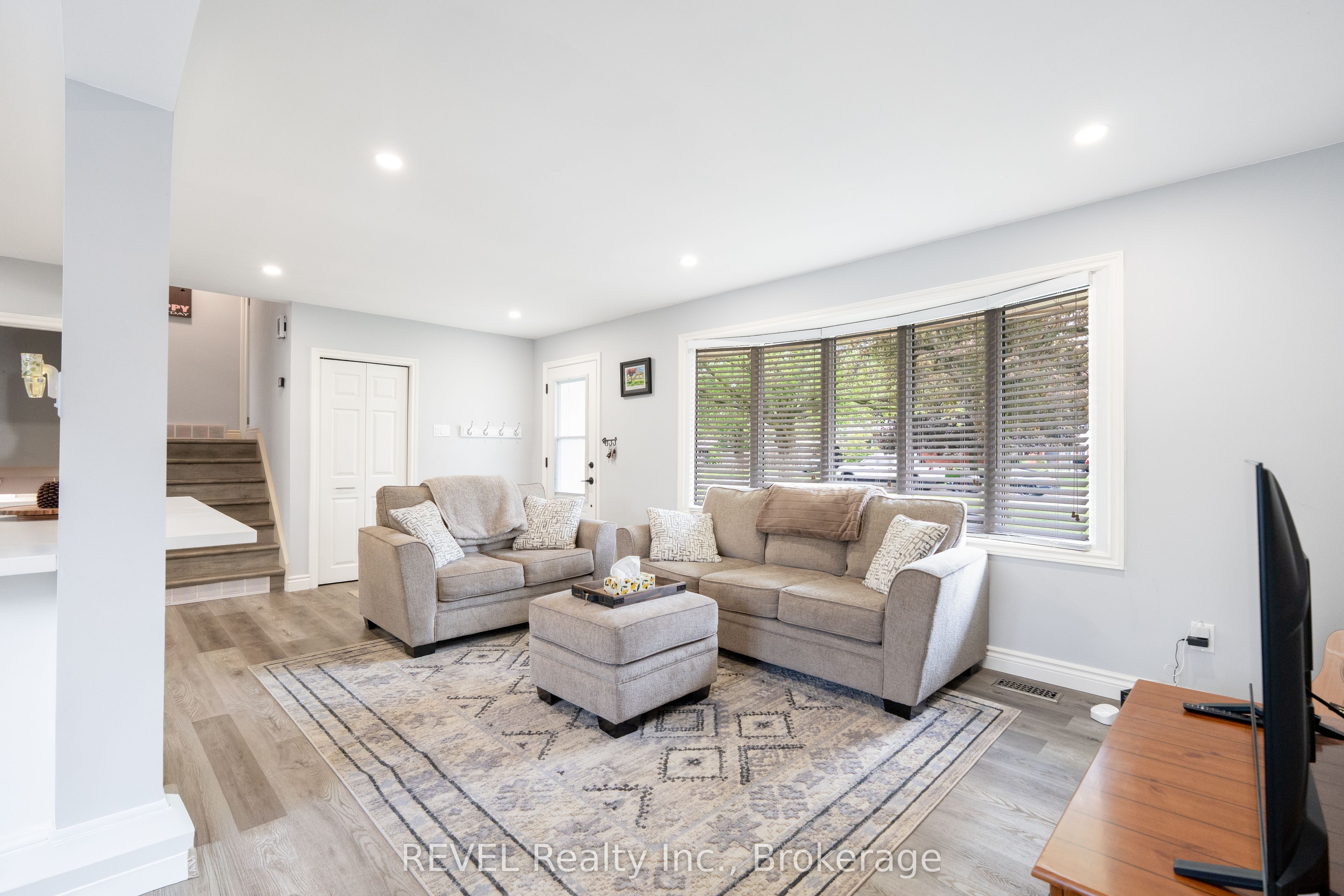 4480 Queensway Gardens, Niagara Falls, ON L2E 6P7 photo 4