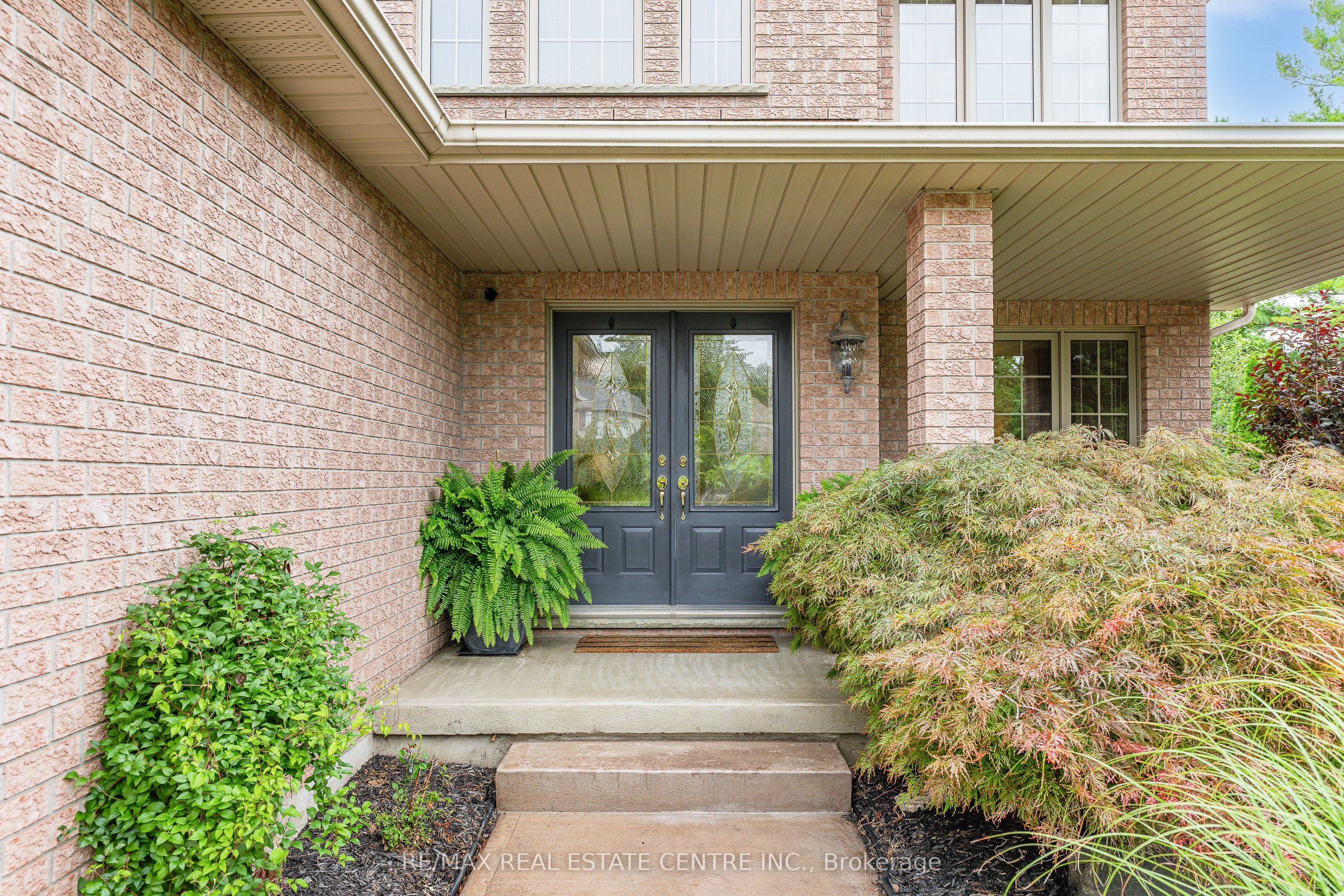 52 Archwood Crescent, Cambridge, ON N1T 2A6 photo 2