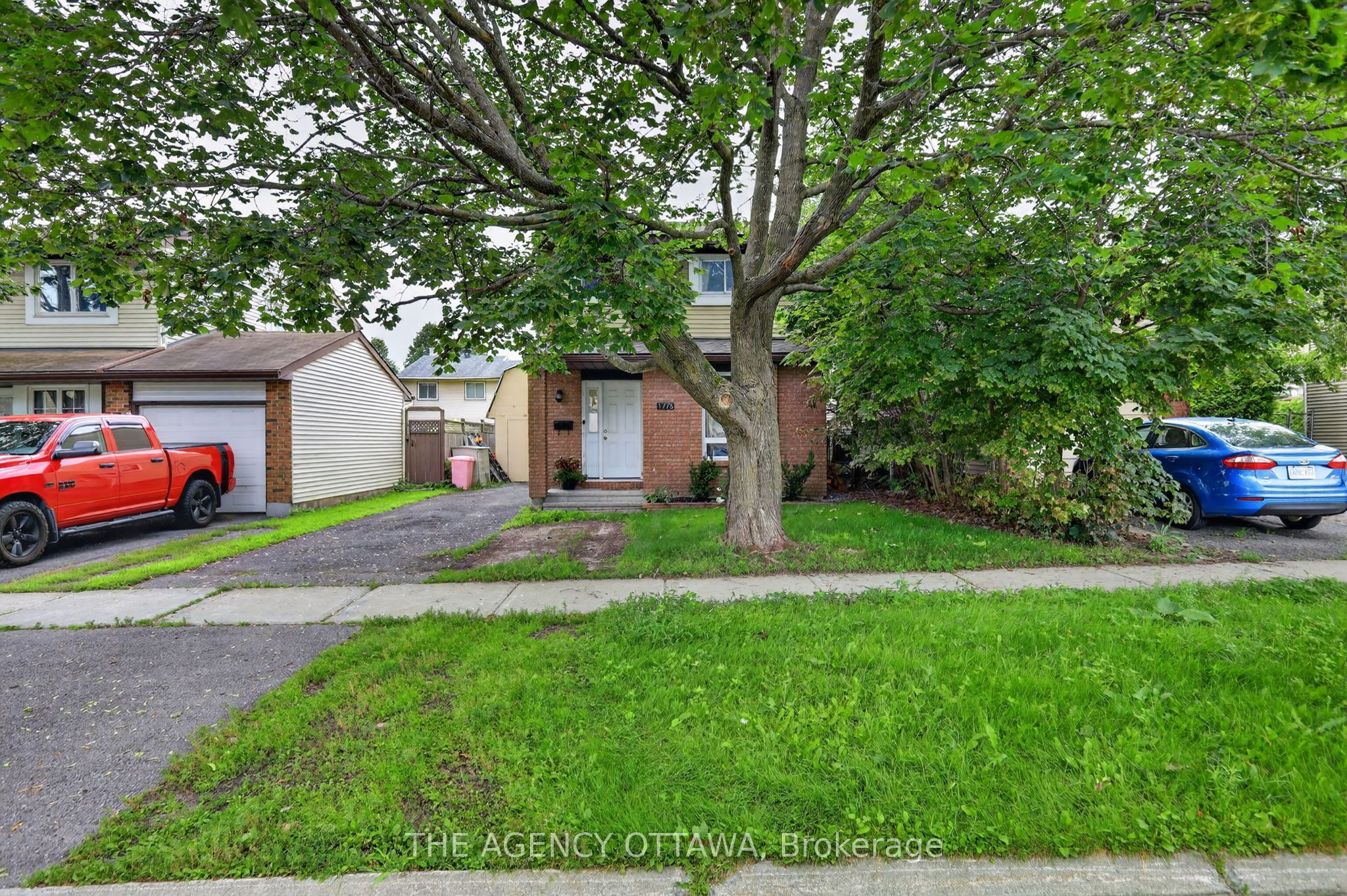 1775 Stonehenge Crescent, Cyrville - Carson Grove - Pineview, ON K1B 5K3 photo 2