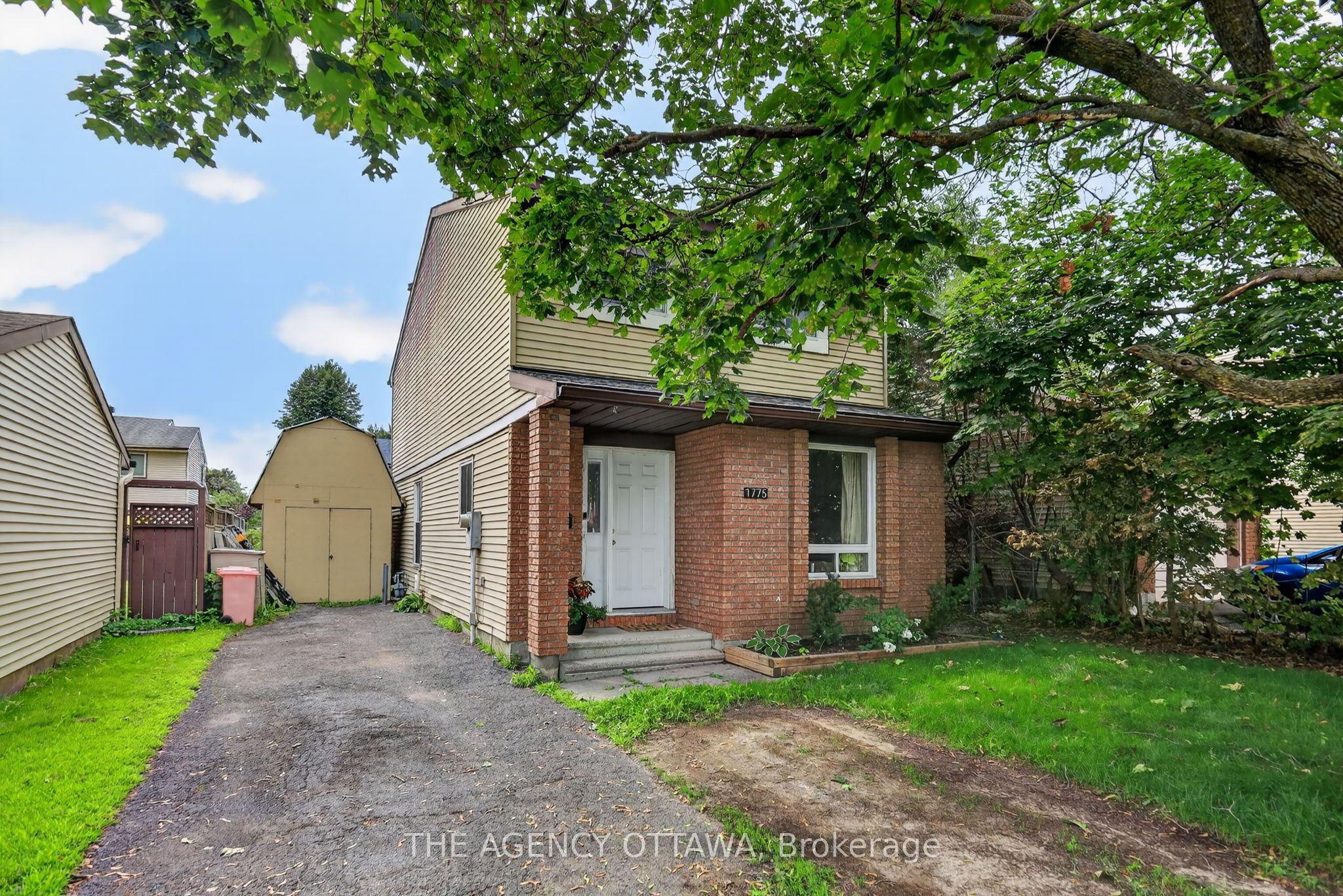 1775 Stonehenge Crescent, Cyrville - Carson Grove - Pineview, ON K1B 5K3 photo 3