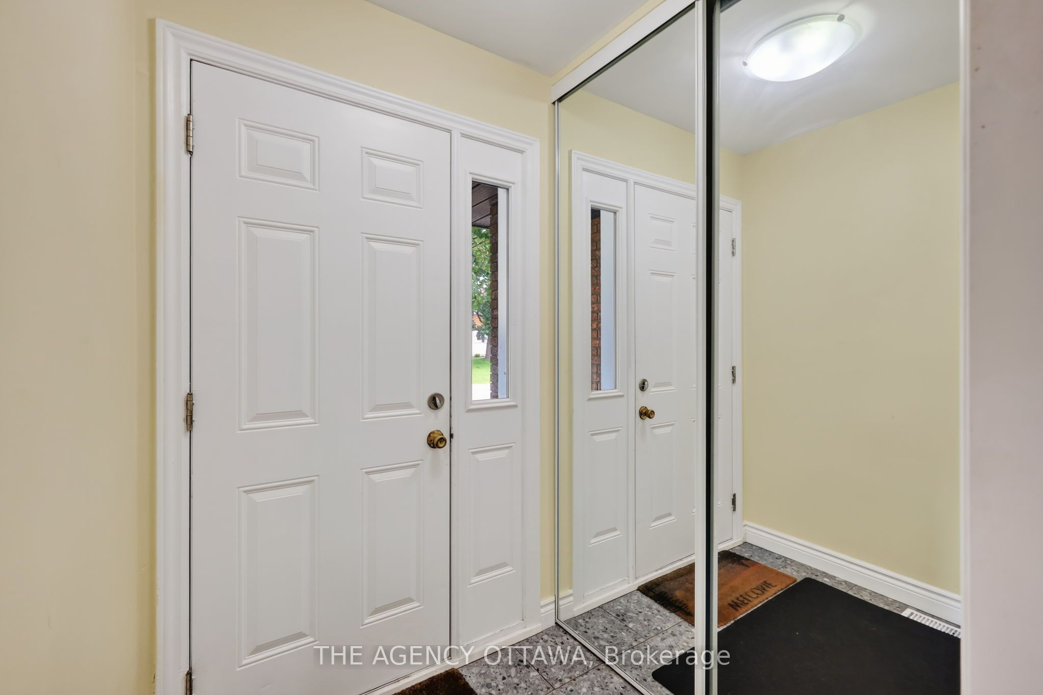 1775 Stonehenge Crescent, Cyrville - Carson Grove - Pineview, ON K1B 5K3 photo 4