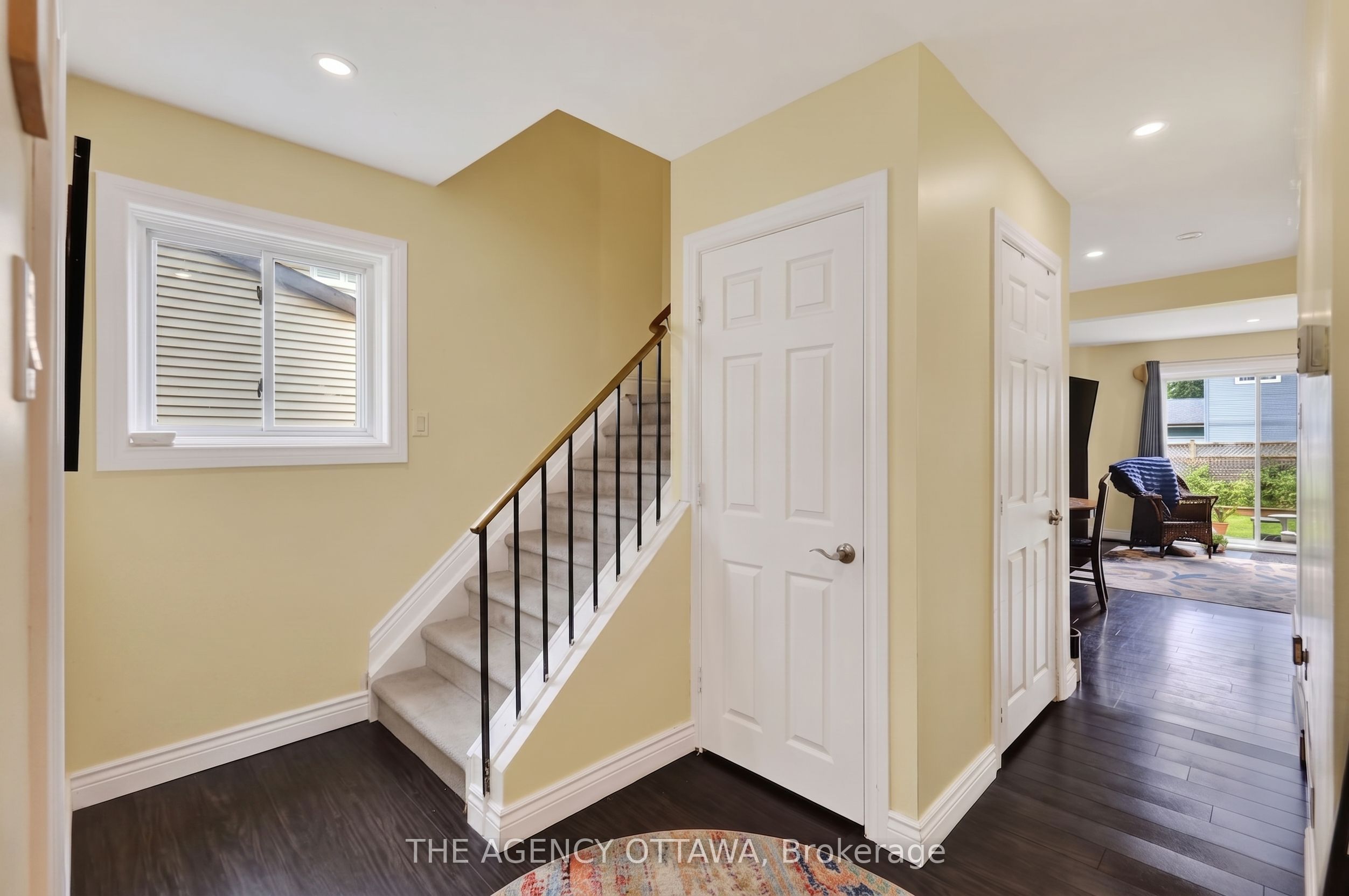 1775 Stonehenge Crescent, Cyrville - Carson Grove - Pineview, ON K1B 5K3 photo 5