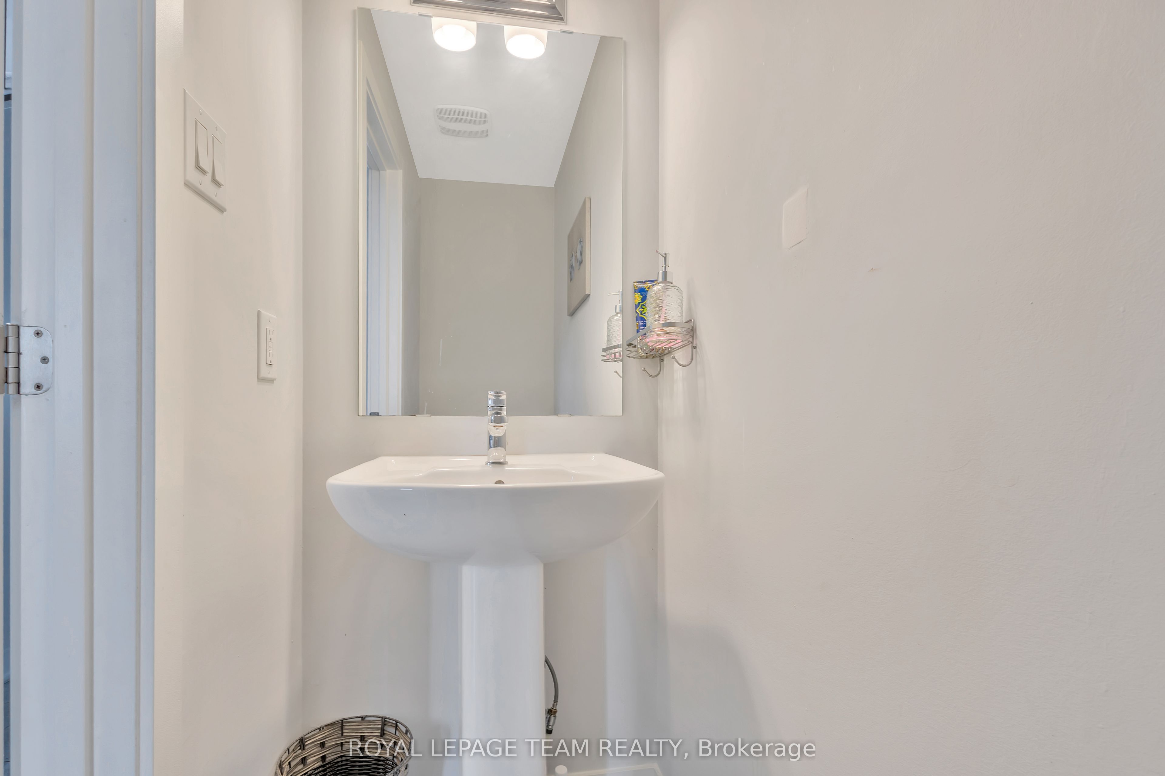 2501 Watercolours Way, Barrhaven, ON K2J 7B1 photo 2
