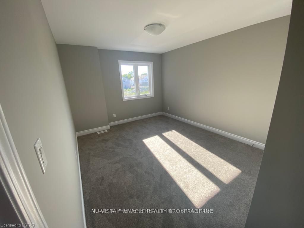141 CHURCHILL PARK Road, Chatham-Kent, ON N7M 0T9 photo 5