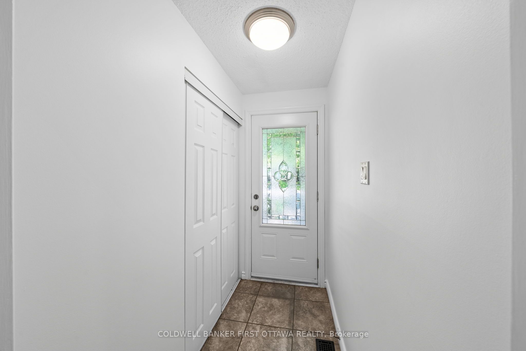 12 Bradgate Drive, South of Baseline to Knoxdale, ON K2G 0R6 photo 5