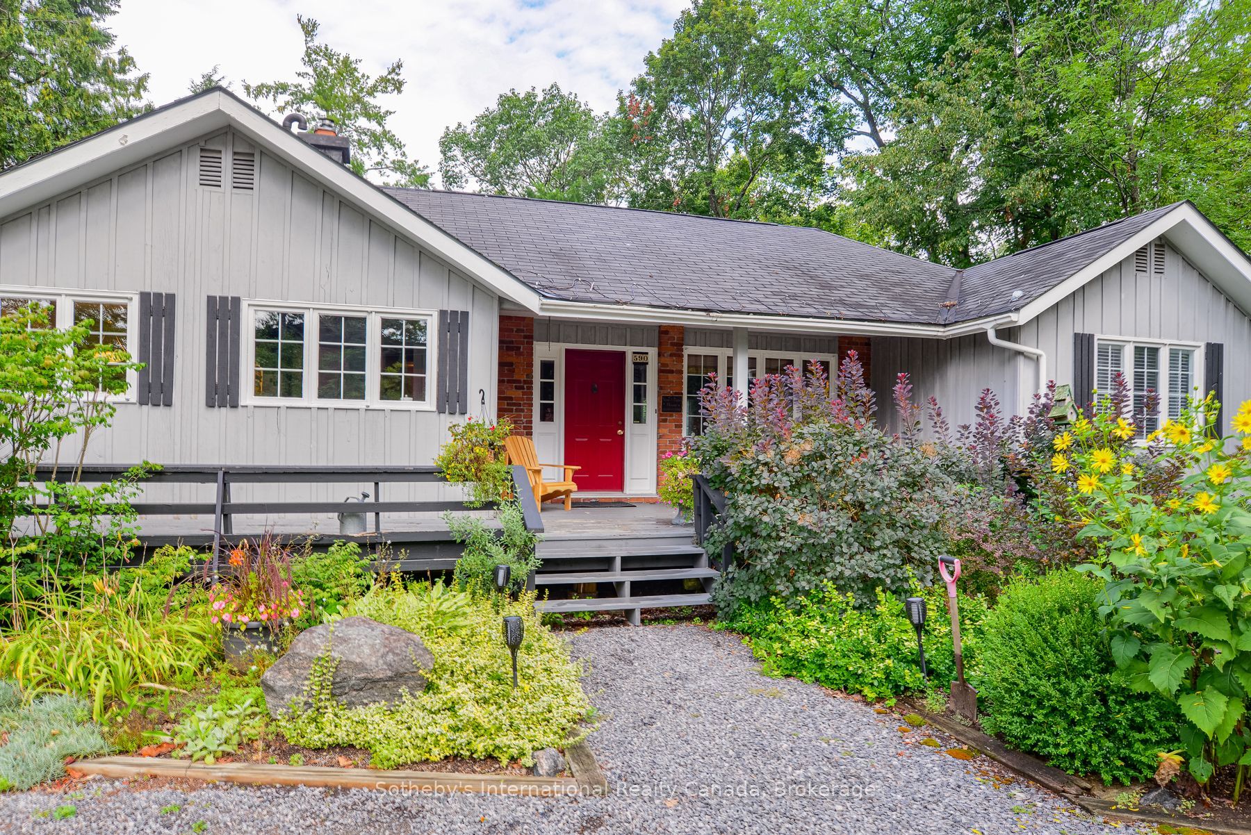 590 Hotchkiss Street, Gravenhurst, ON P1P 1H8 photo 3