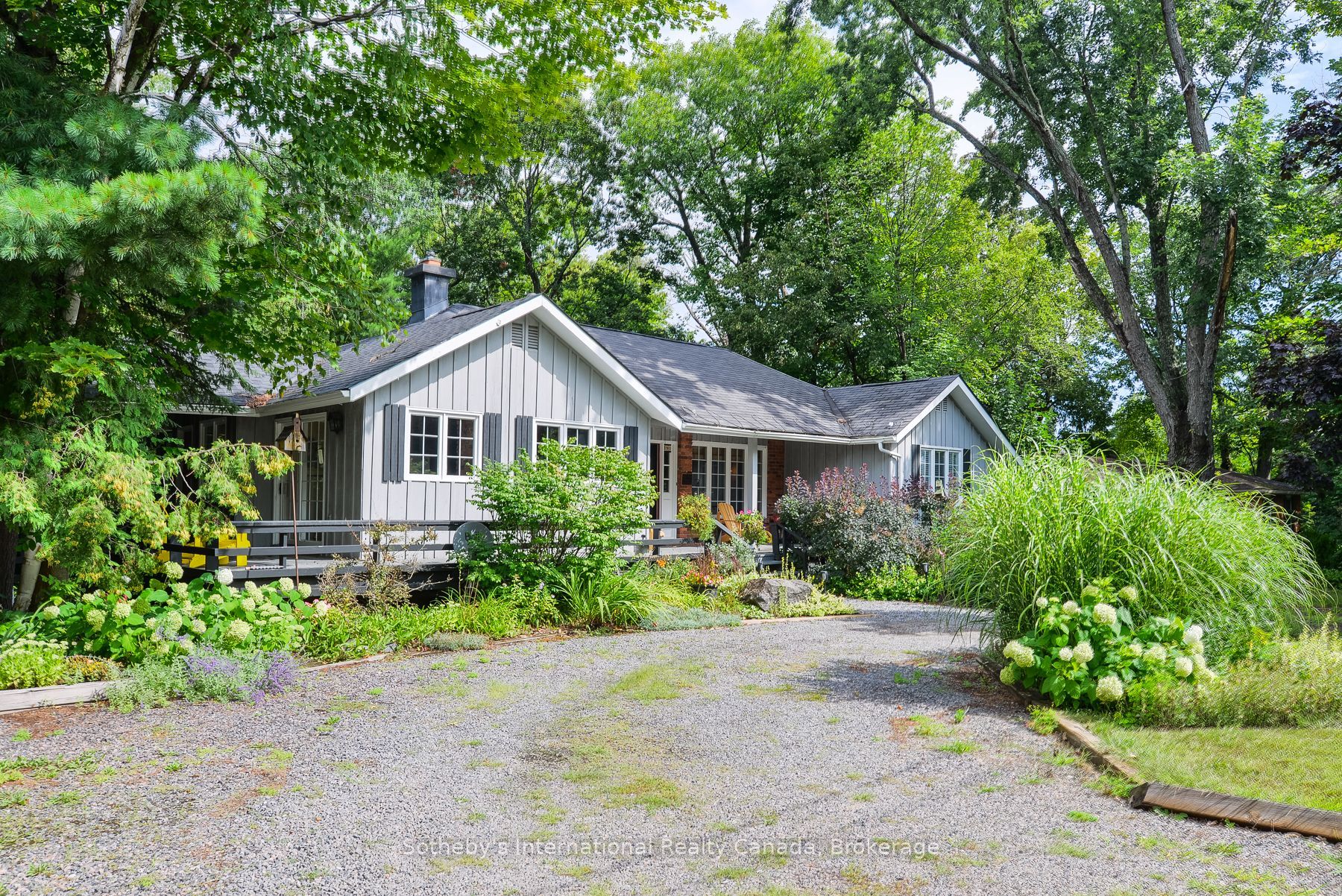 590 Hotchkiss Street, Gravenhurst, ON P1P 1H8 photo 4