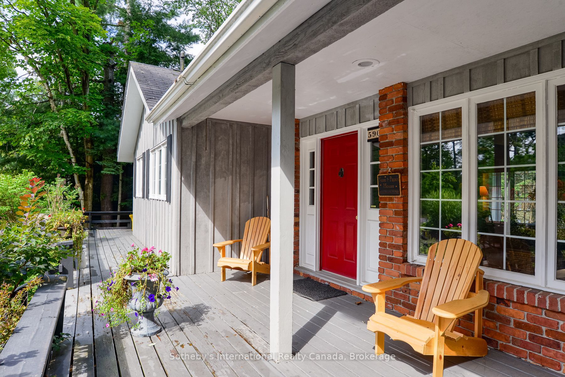 590 Hotchkiss Street, Gravenhurst, ON P1P 1H8 photo 5
