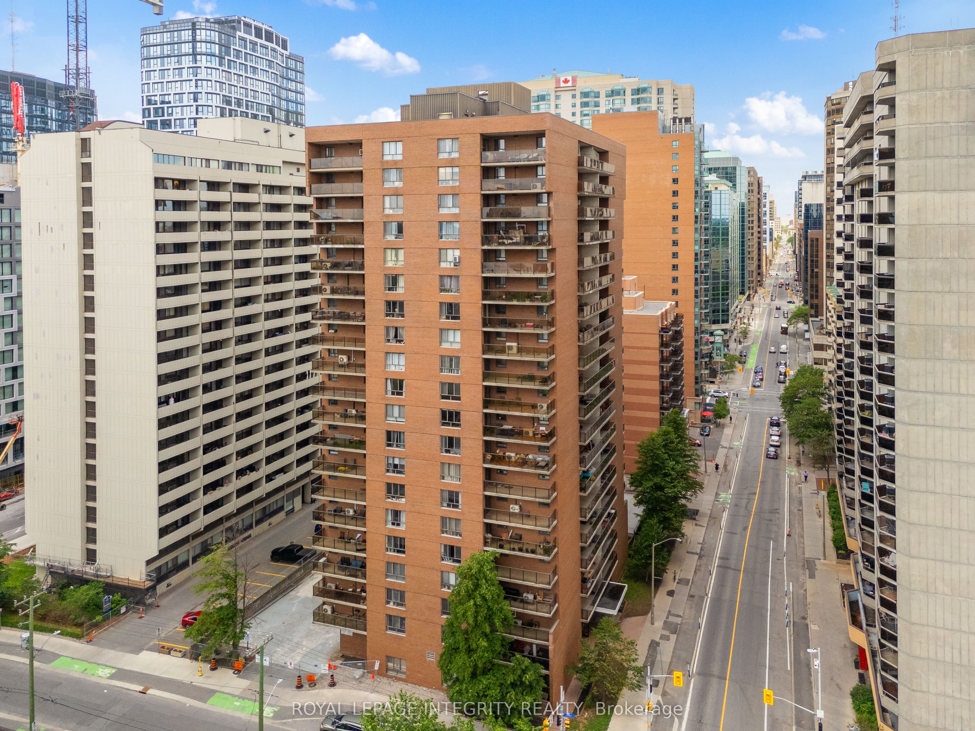 475 Laurier Avenue W 2001, Ottawa Centre, ON K1R 7X1 photo 2