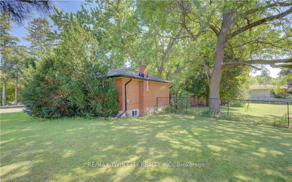 9 Rothsay Avenue, Kitchener, ON N2B 3A2 photo 3