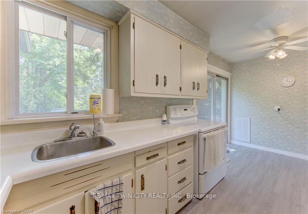 9 Rothsay Avenue, Kitchener, ON N2B 3A2 photo 5