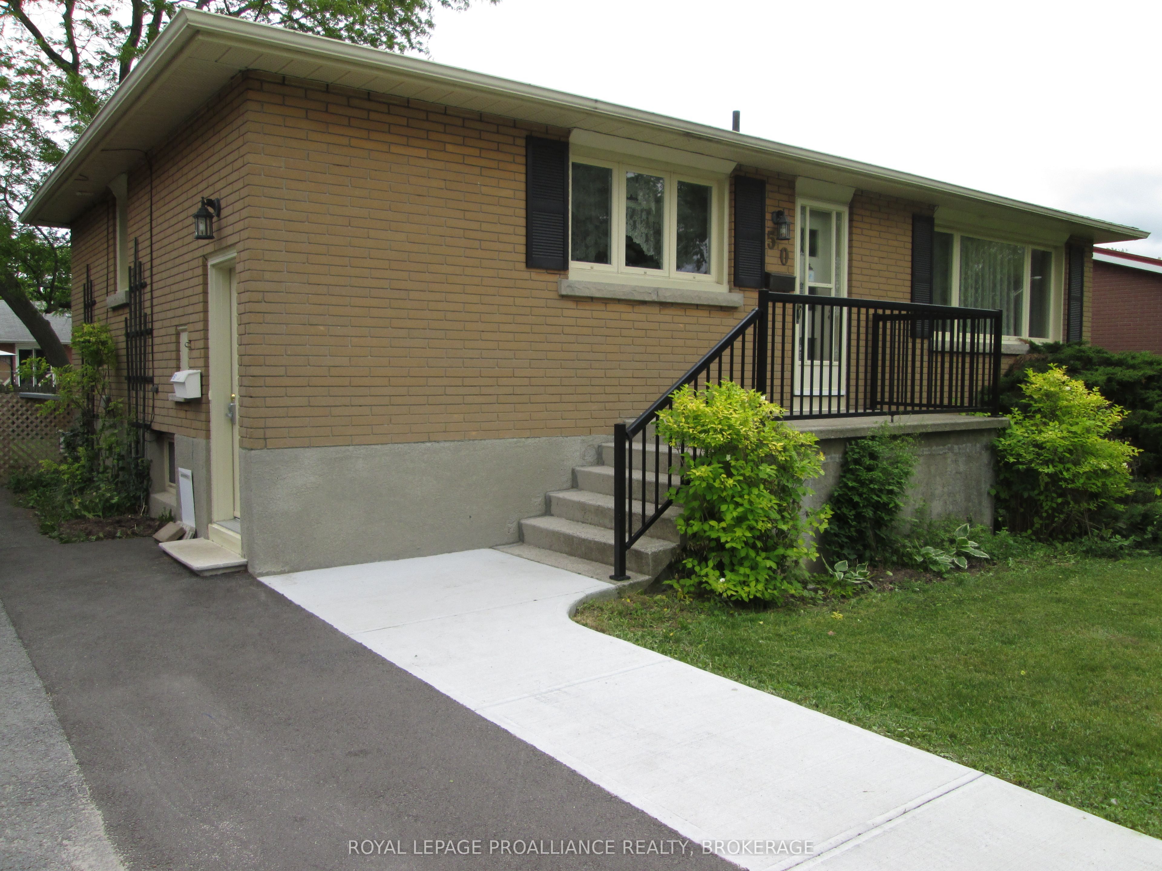 50 Campbell Crescent, Kingston, ON K7M 1Z5 photo 2