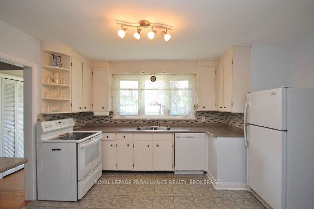 50 Campbell Crescent, Kingston, ON K7M 1Z5 photo 5