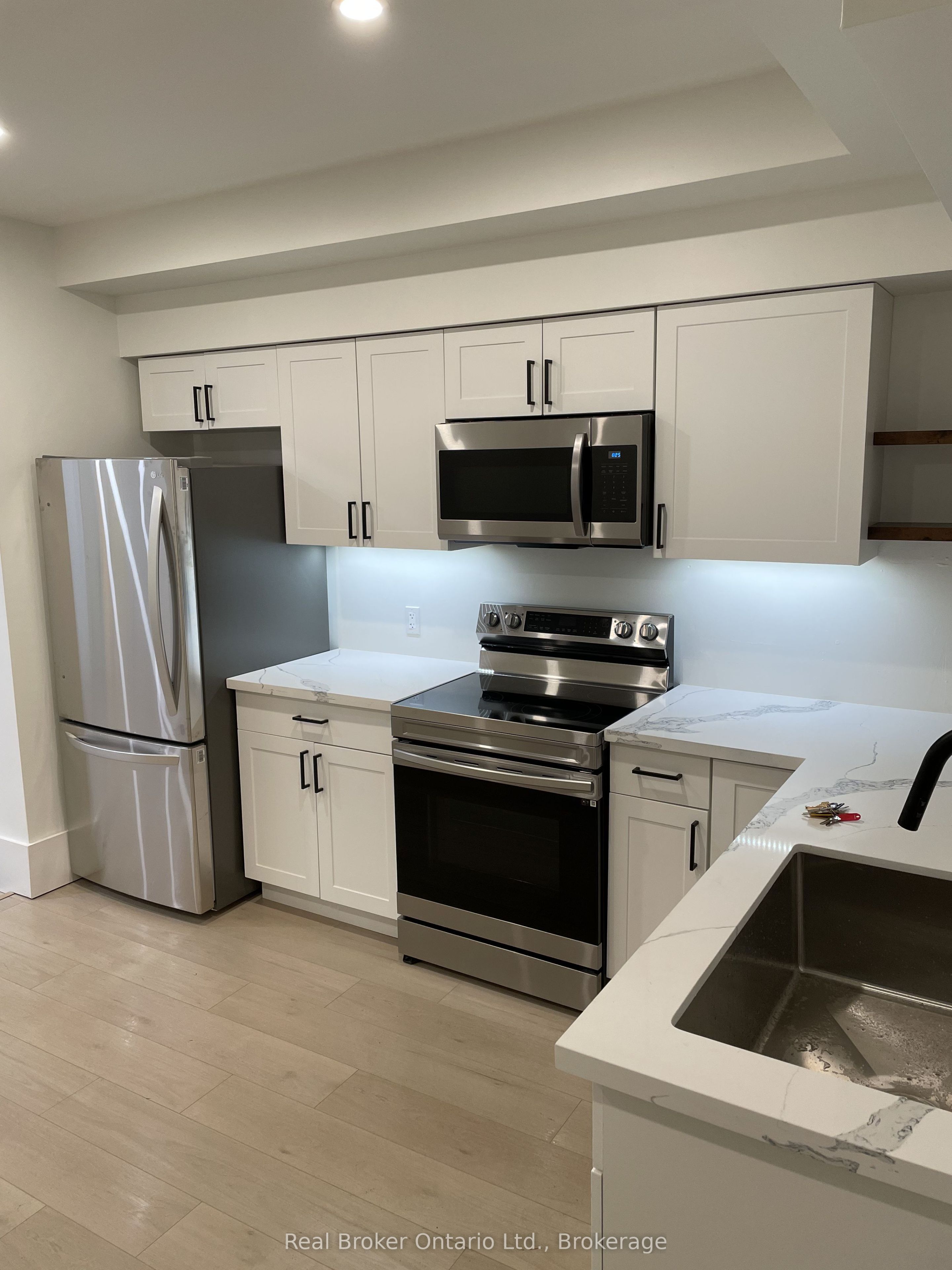 104 Aylmer Street N Lower, Peterborough, ON K9J 3J5