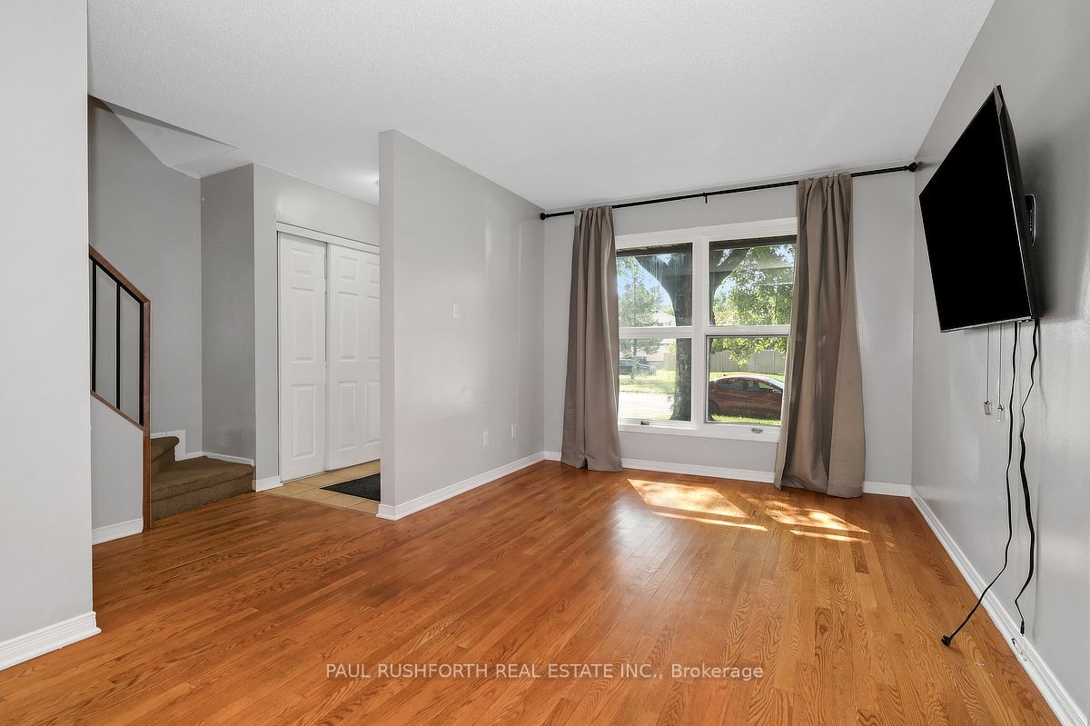 2523 Hunters Point Crescent, Blossom Park - Airport and Area, ON K1T 2A3 photo 5