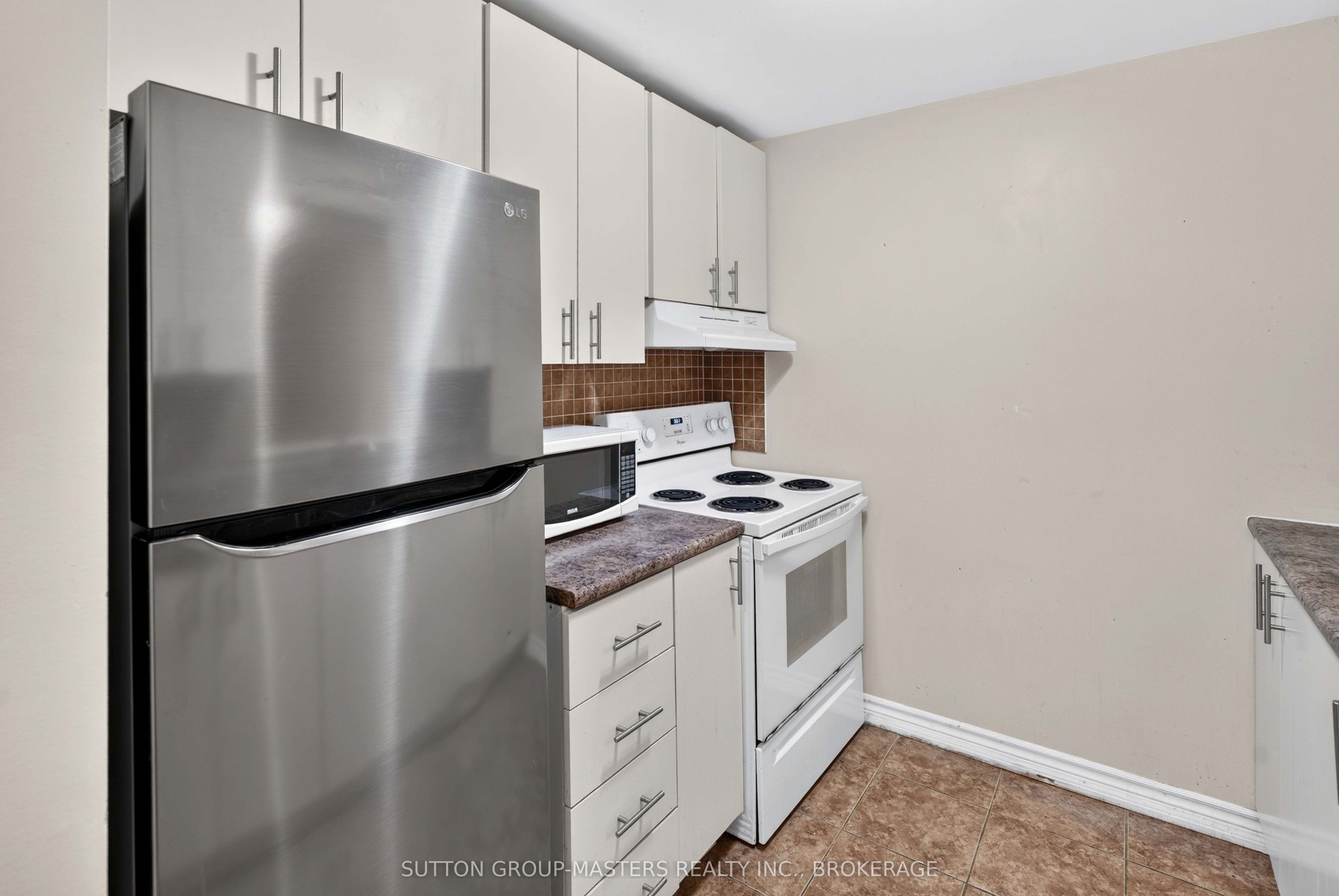 580 Armstrong Road 114, Kingston, ON K7M 8M3 photo 5