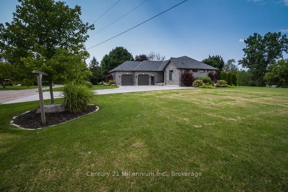 72235 Lakeshore Drive, R.R. #1 Drive, Bluewater, ON N0M 2T0 photo 2