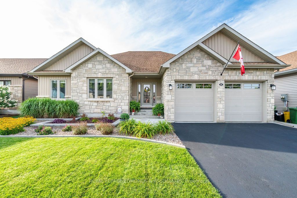 10 Noble Crescent, Petawawa, ON K8H 0G1