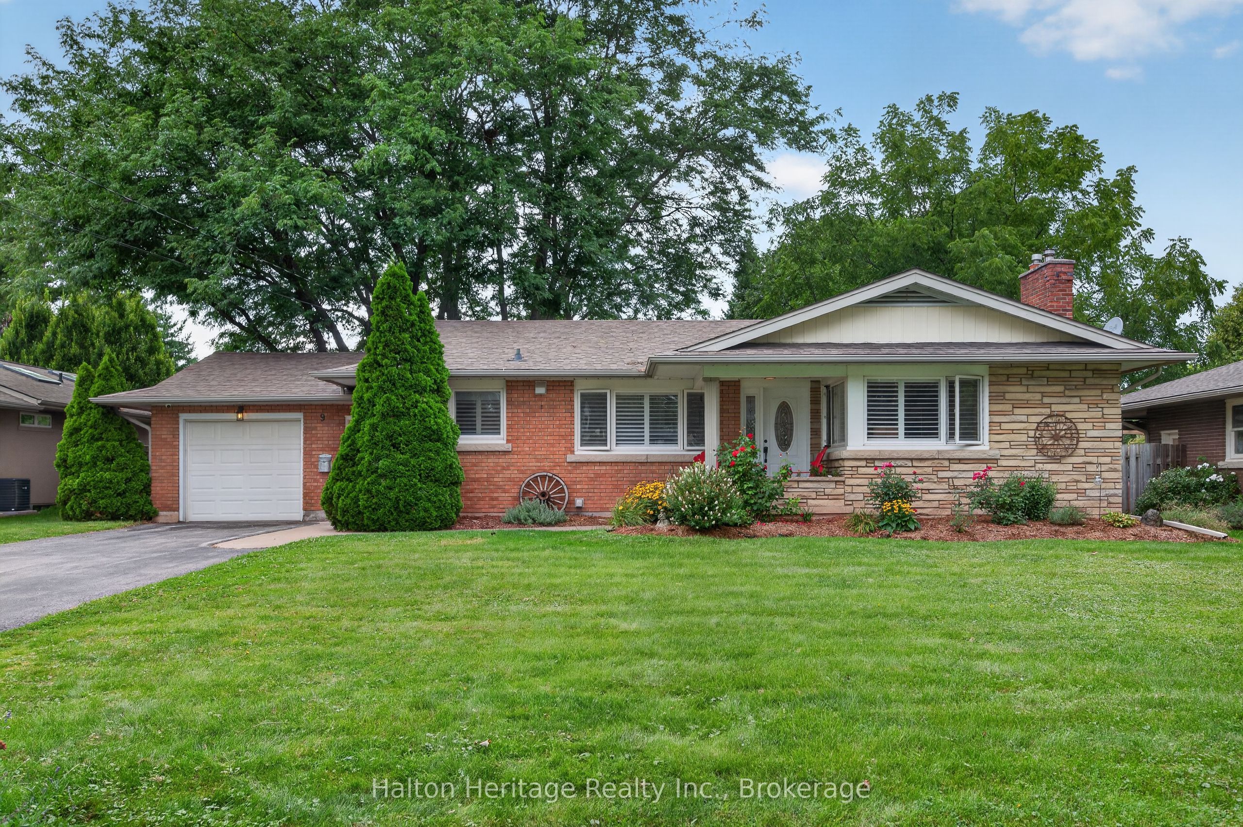 9 Strathearn Avenue, Grimsby, ON L3M 3A5