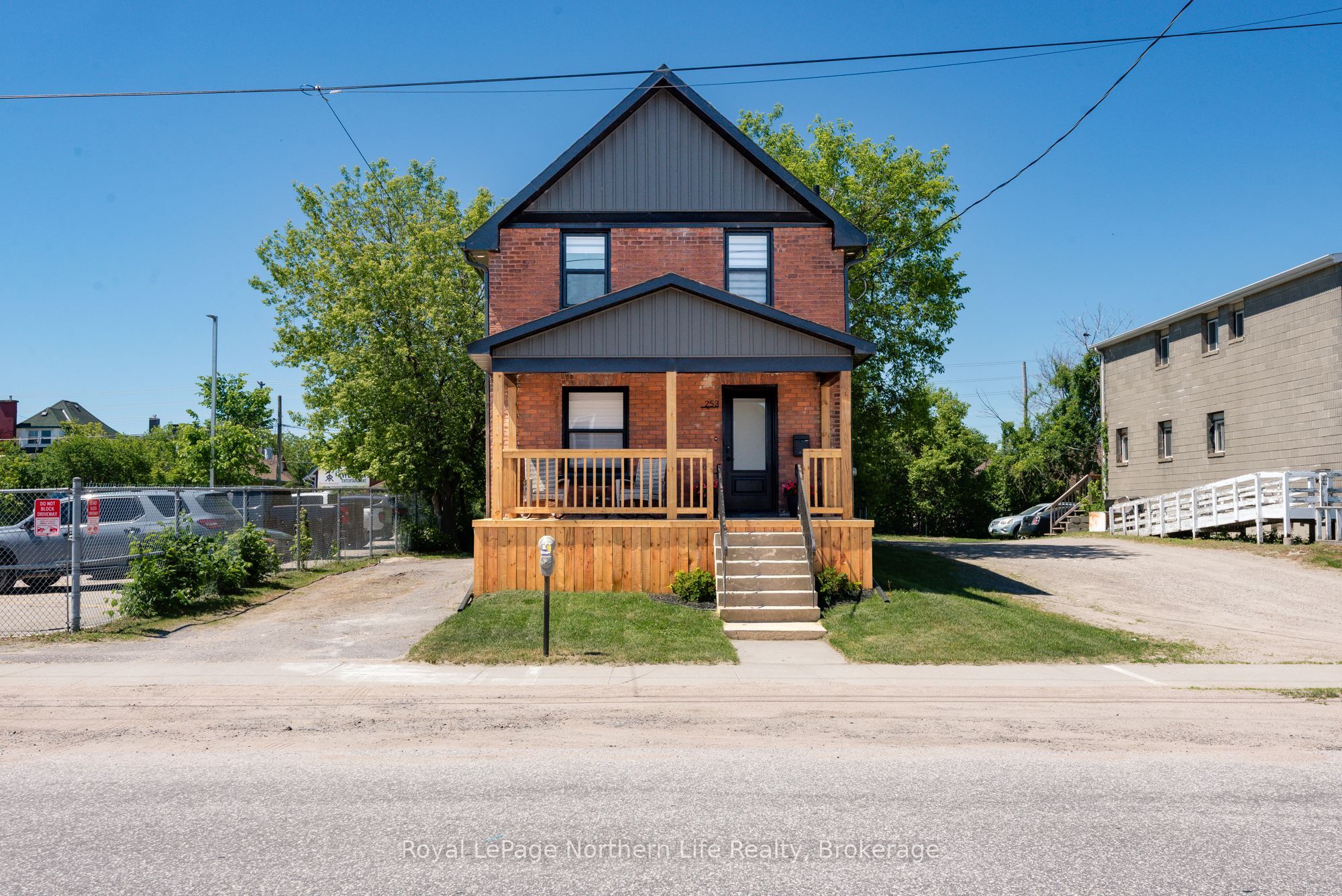 253 Second Avenue W, North Bay, ON P1B 3L1 photo 2