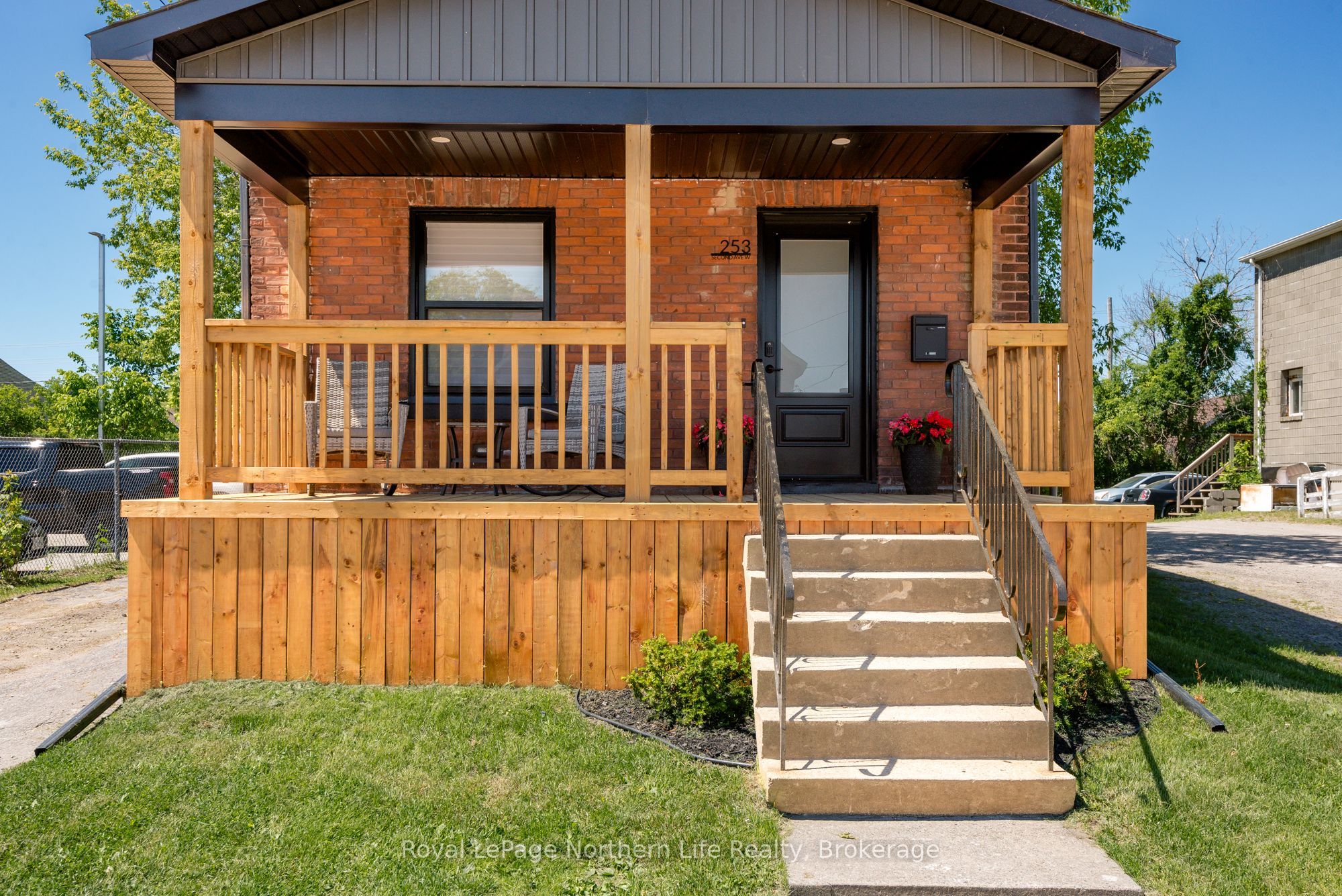253 Second Avenue W, North Bay, ON P1B 3L1 photo 3