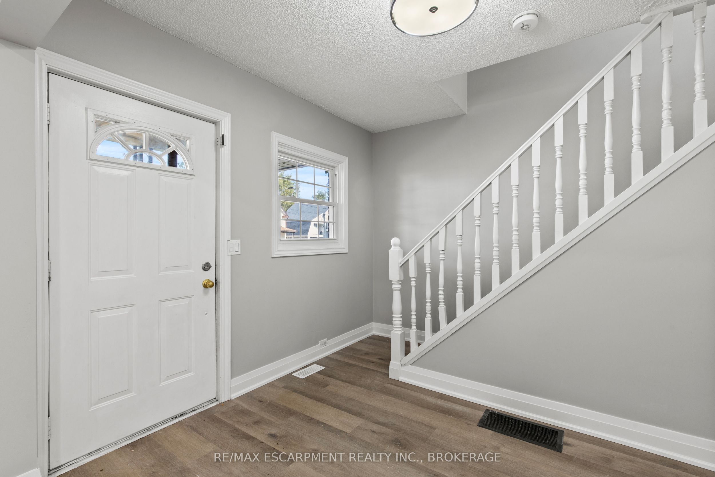 15 MCCORMICK Street Upper, Welland, ON L3C 4L8 photo 4