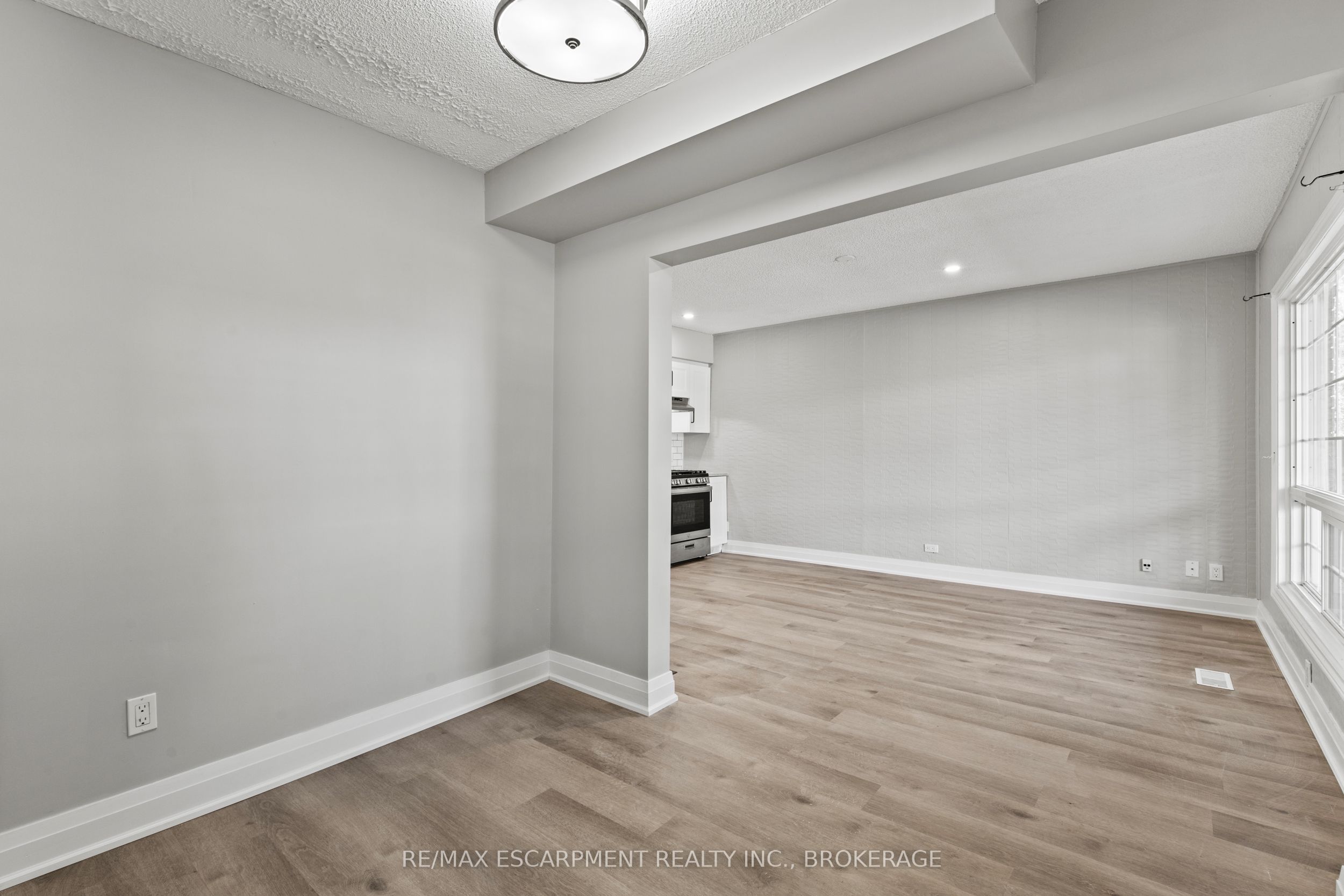 15 MCCORMICK Street Upper, Welland, ON L3C 4L8 photo 5