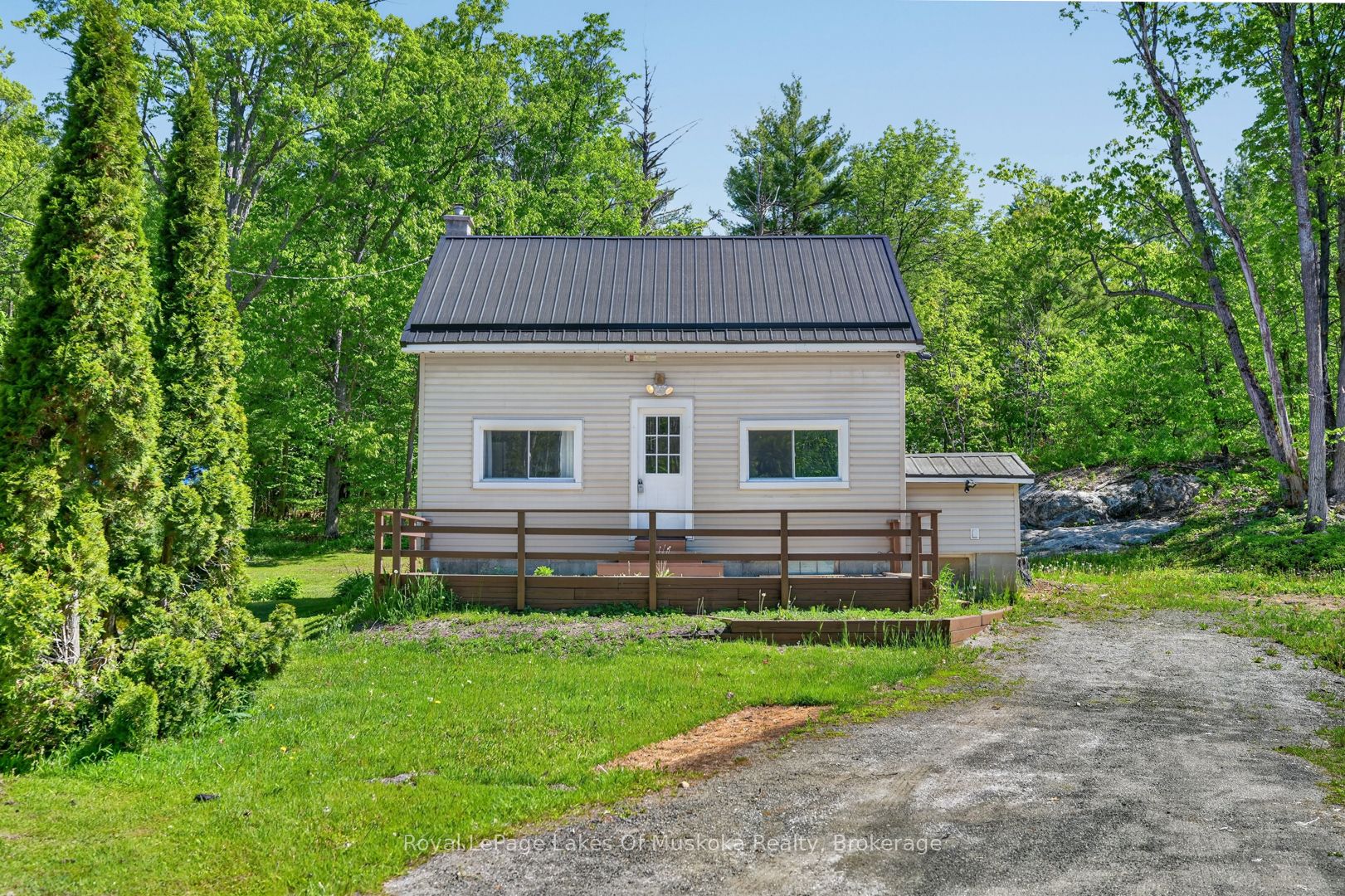 1018 Sniders Bay Road, Gravenhurst, ON P1P 1R2