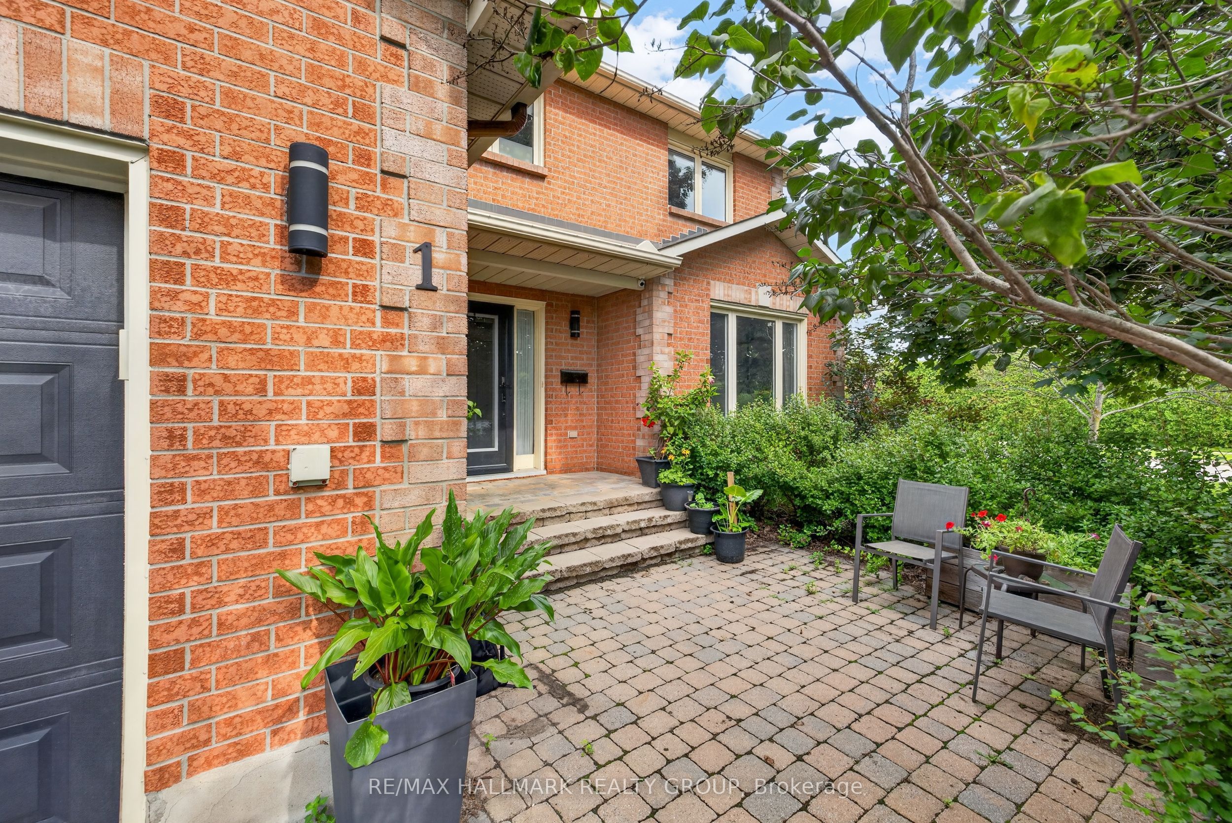 1 HEDGEROW Lane, Stittsville - Munster - Richmond, ON K2S 1C9 photo 2