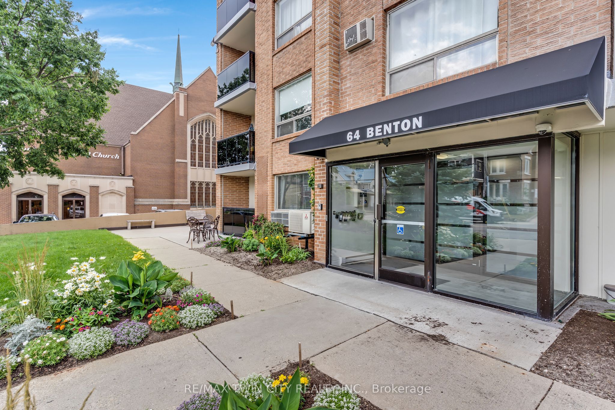 64 Benton Street, Kitchener, ON N2G 4L9 photo 3
