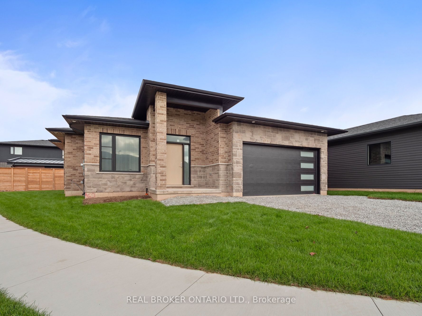 118 Willowbrook Drive, Welland, ON L3C 0G2 photo 2