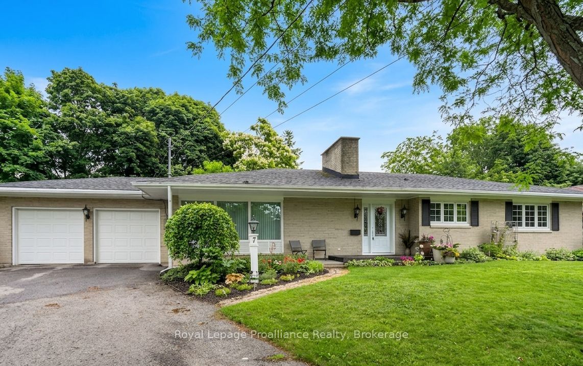 7 Eastwood Park Drive, Belleville, ON K8N 1W3