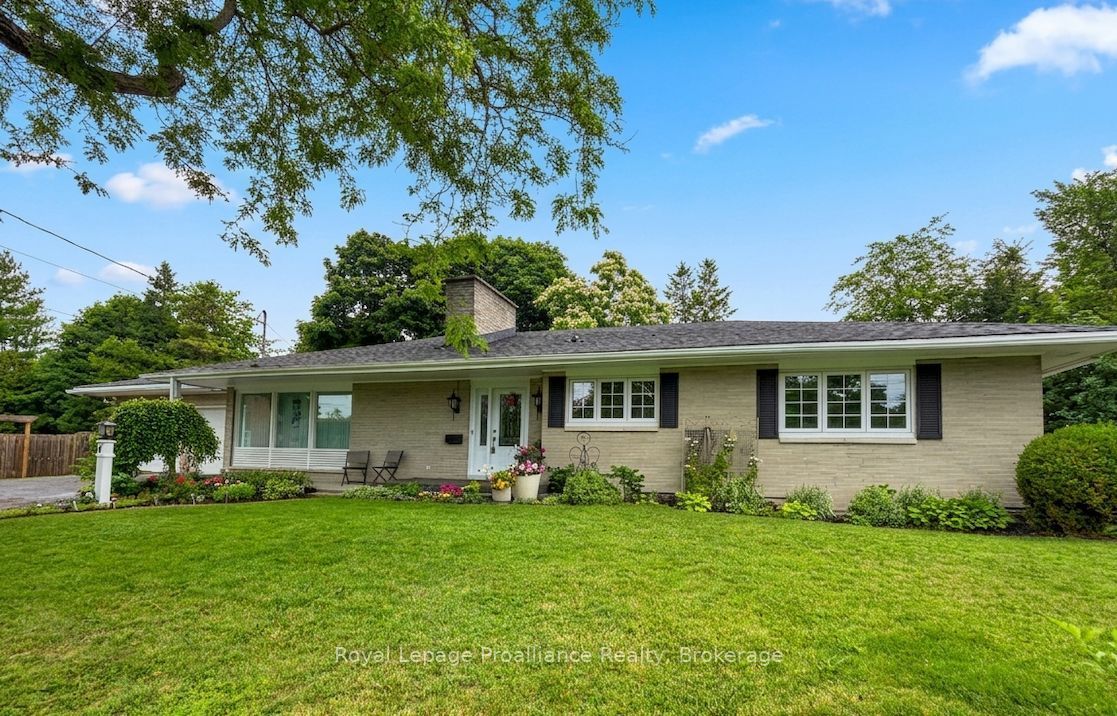 7 Eastwood Park Drive, Belleville, ON K8N 1W3 photo 2