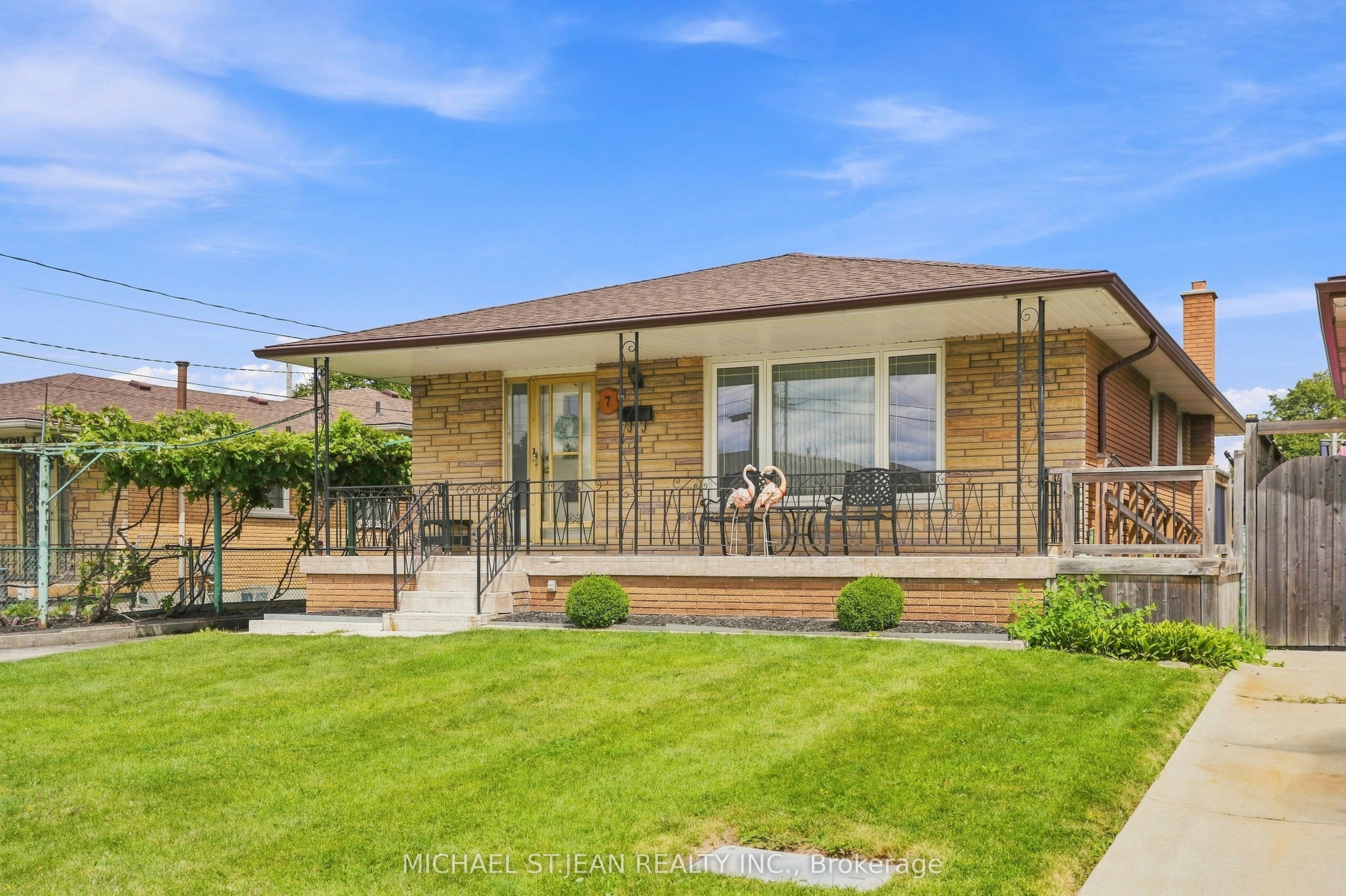 7 Duchess Court, Hamilton, ON L8E 1A4 photo 2