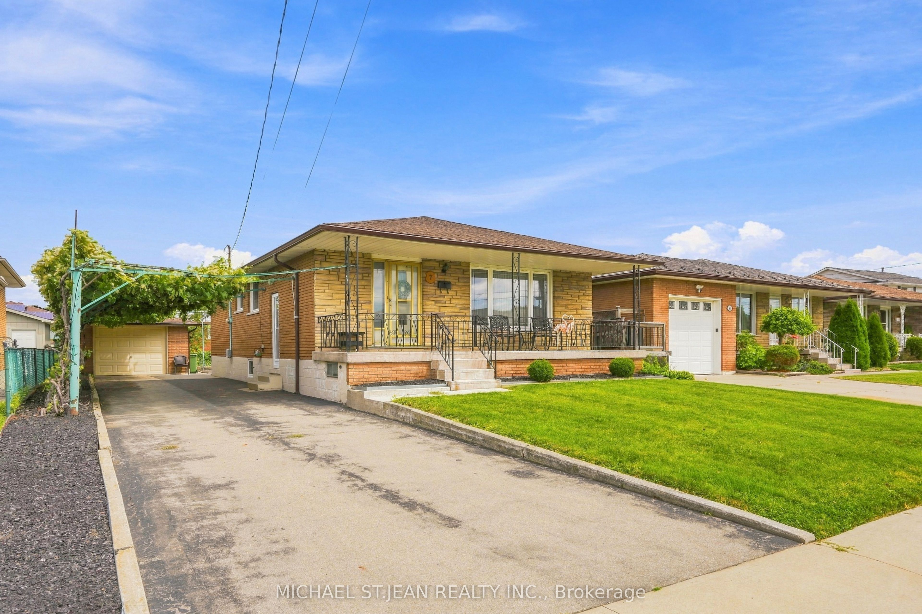 7 Duchess Court, Hamilton, ON L8E 1A4 photo 3