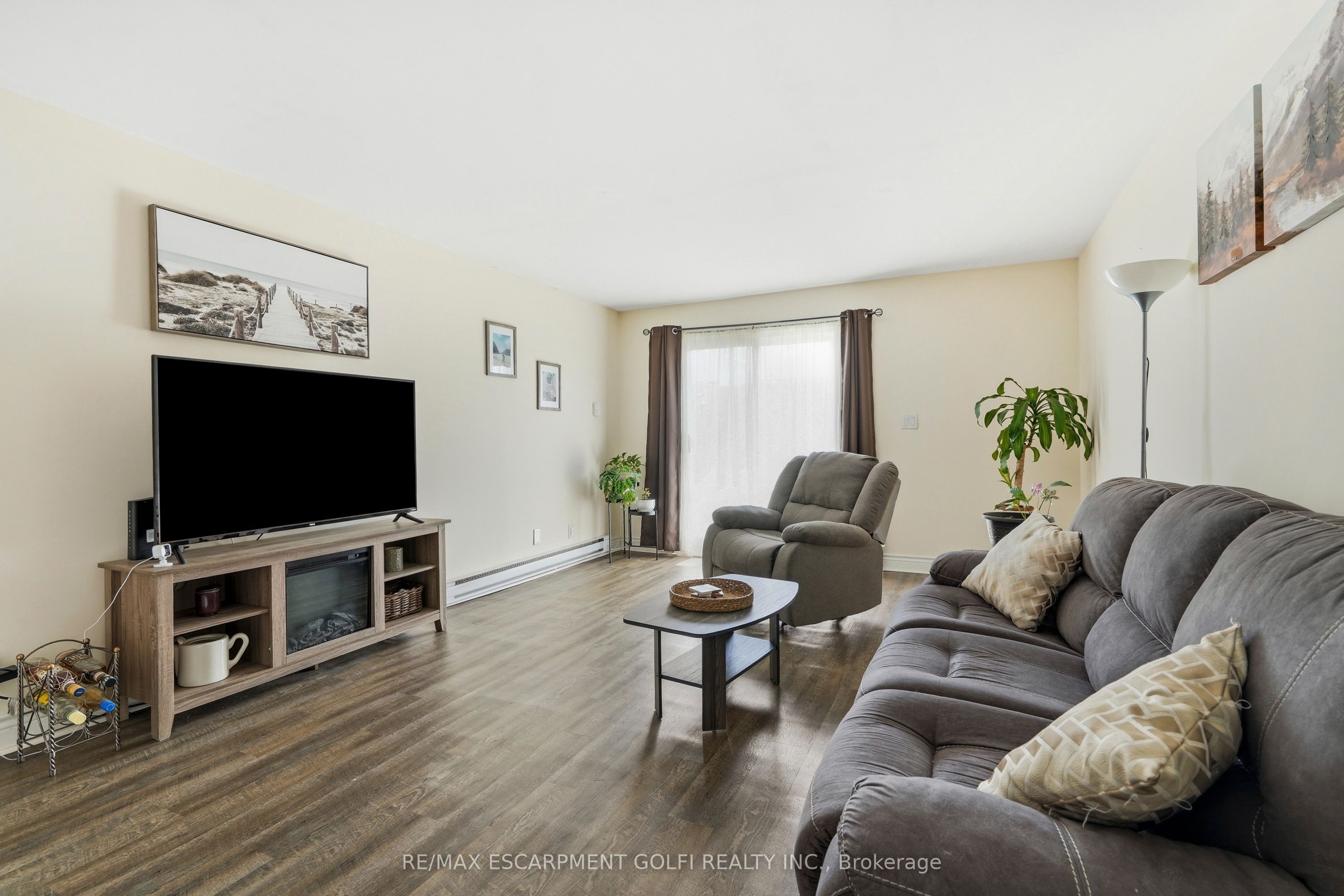 8646 Willoughby Drive 4, Niagara Falls, ON L2G 6X7 photo 4
