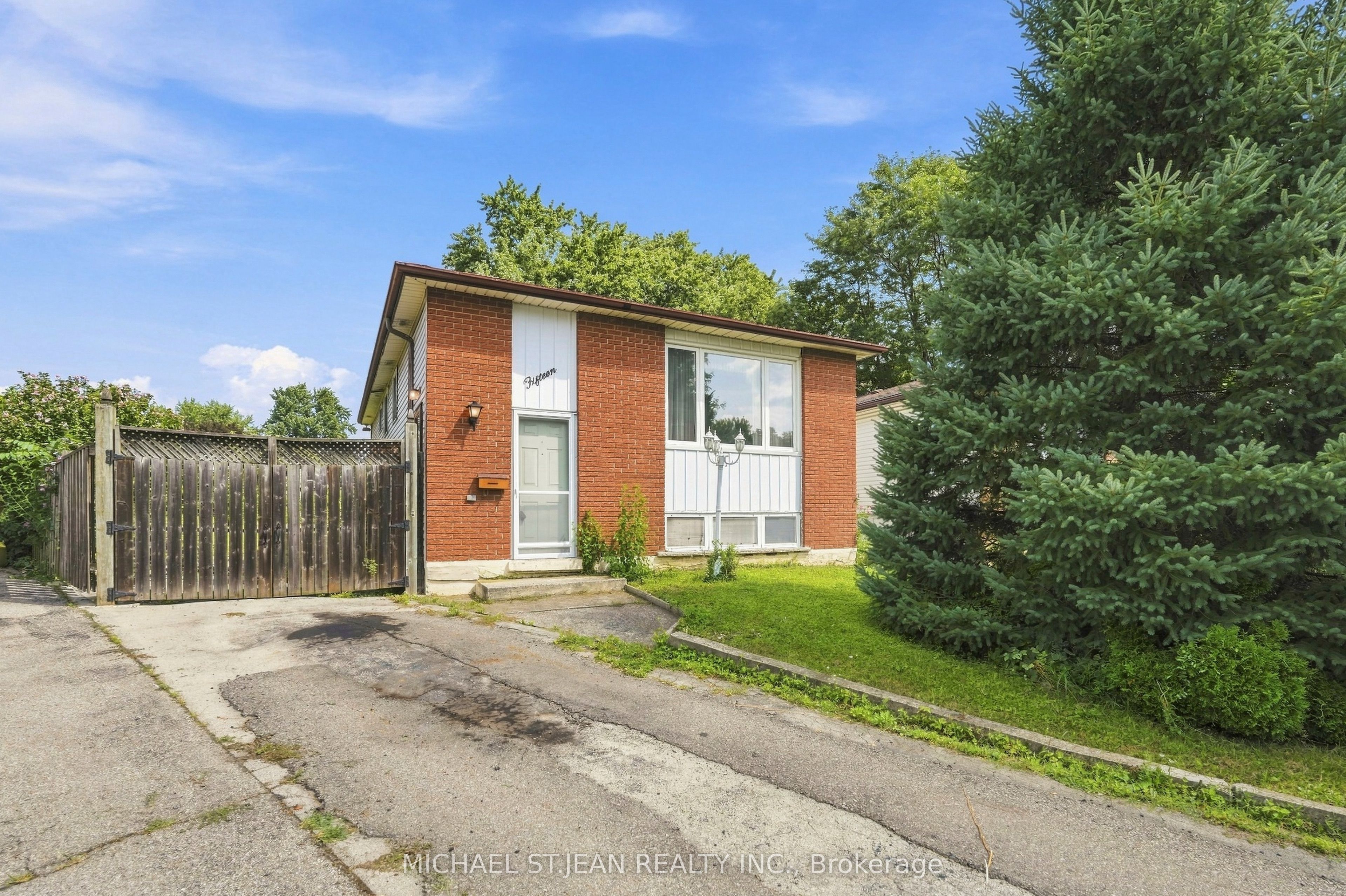 15 Duncairn Court, Hamilton, ON L9C 6G2 photo 2