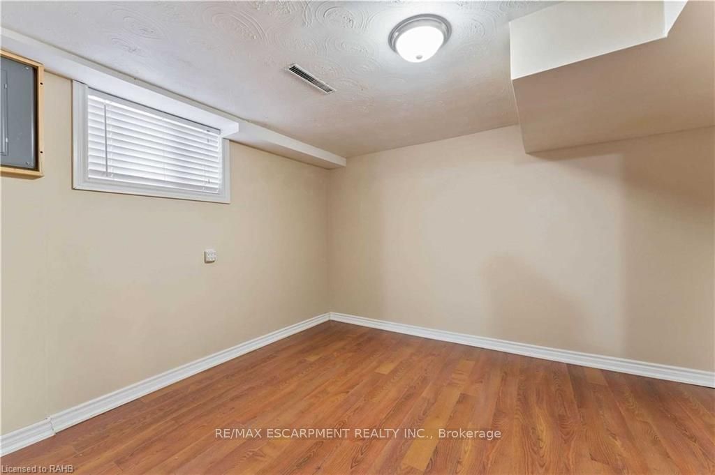 864 Upper Ottawa Street Basement, Hamilton, ON L8T 3V5 photo 4
