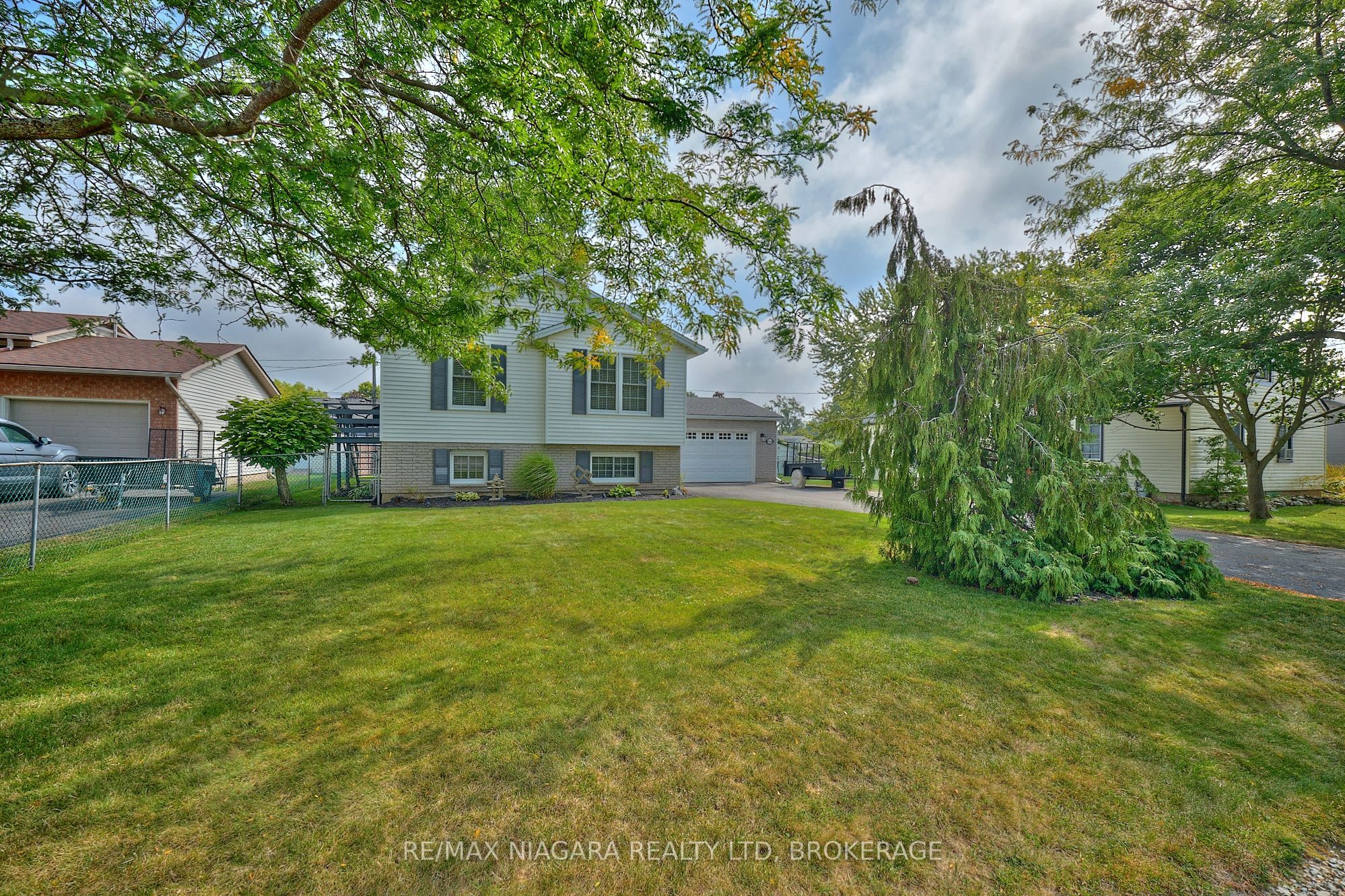524 Lakeview Road, Fort Erie, ON L2A 4W6 photo 2