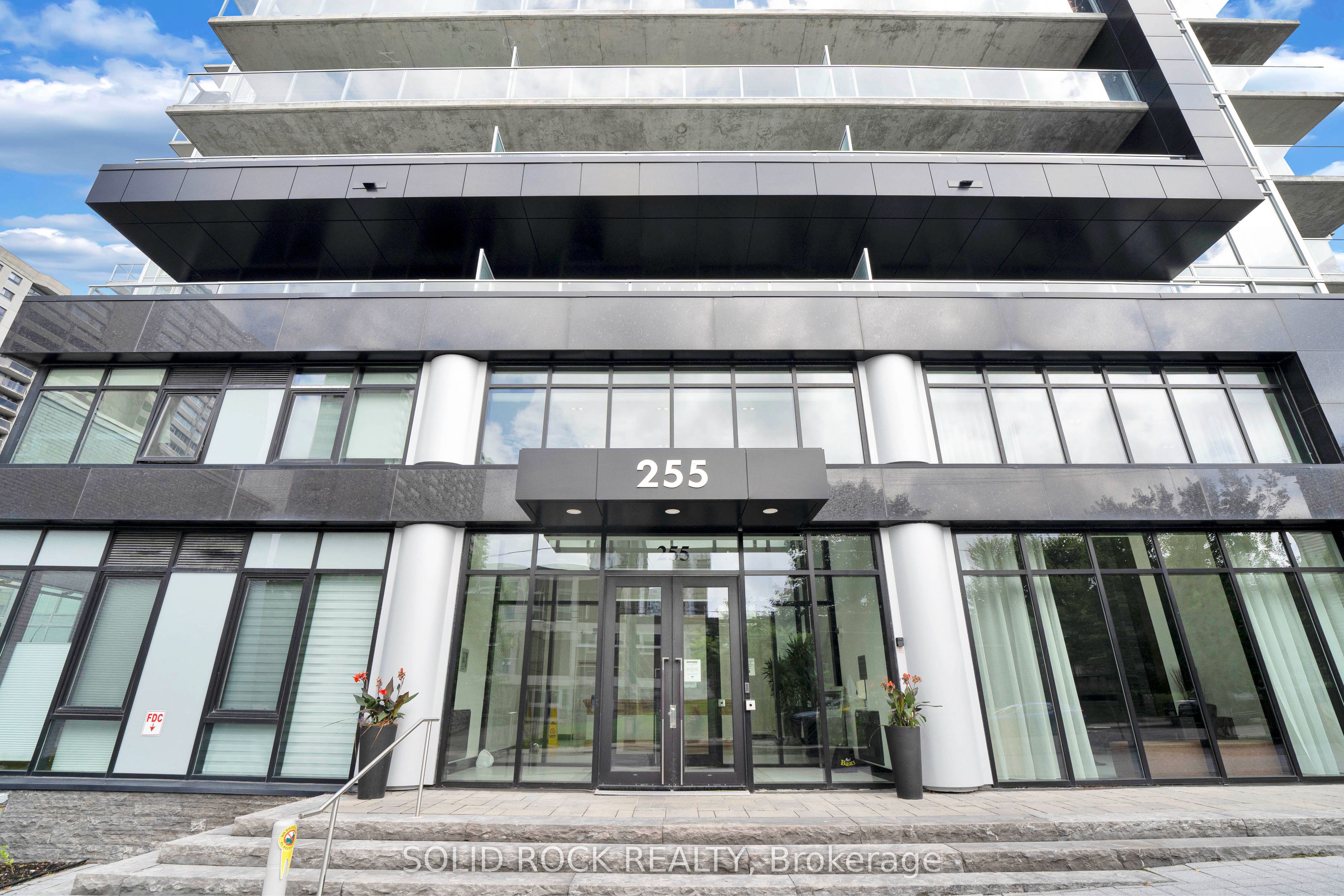 255 Bay Street 309, Ottawa Centre, ON K1R 0C5 photo 3