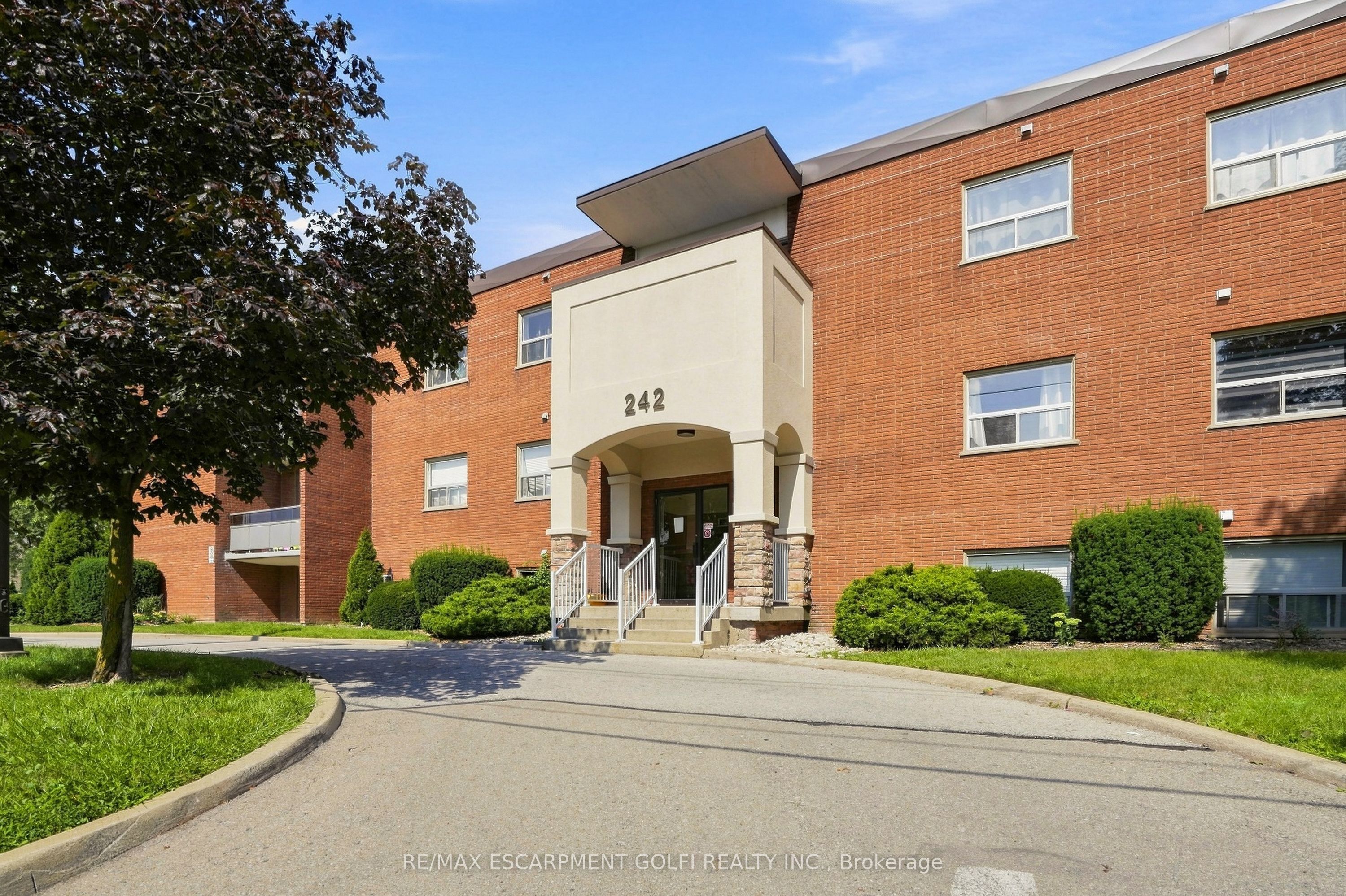 242 Oakdale Avenue 101, St. Catharines, ON L2P 3K5