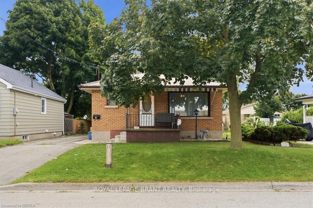 16 Mintern Avenue, Brantford, ON N3S 1K6