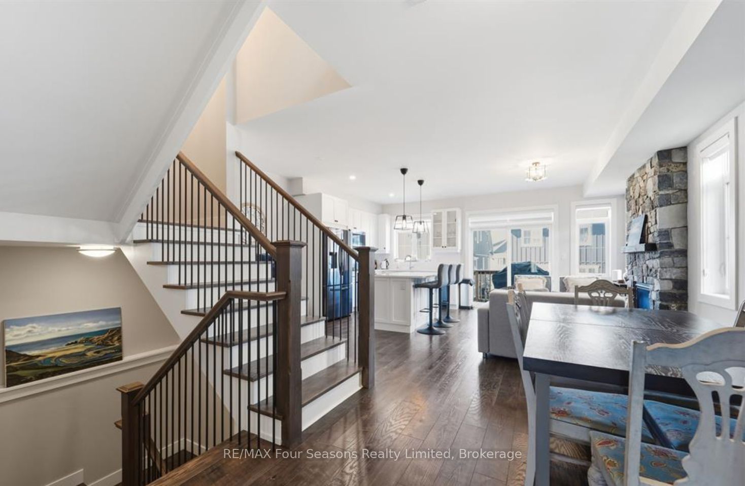 146 Sycamore Street, Blue Mountains, ON L9Y 4E4 photo 3