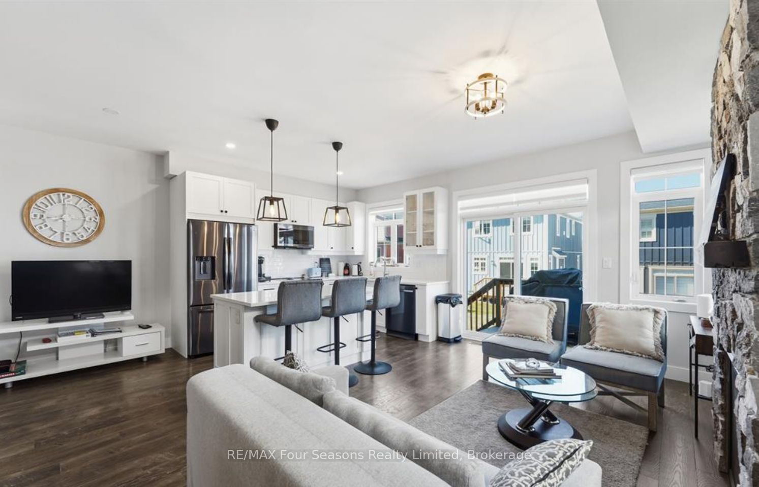 146 Sycamore Street, Blue Mountains, ON L9Y 4E4 photo 4