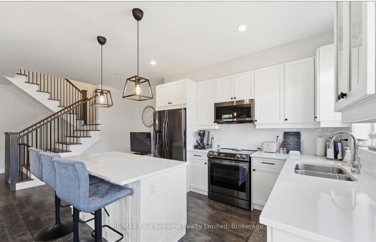 146 Sycamore Street, Blue Mountains, ON L9Y 4E4 photo 5