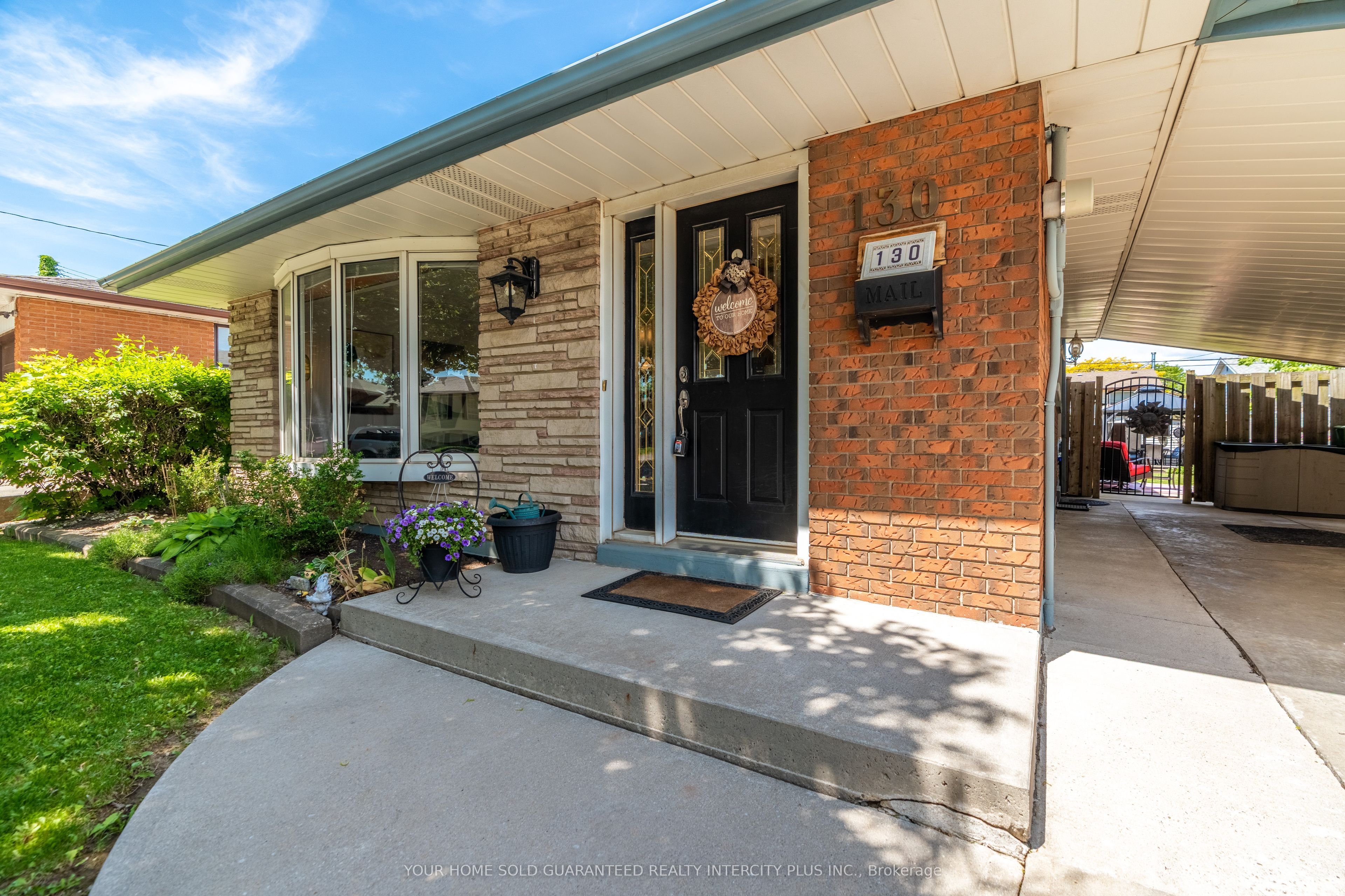 130 Burrwood Drive, Hamilton, ON L9C 3T2 photo 3
