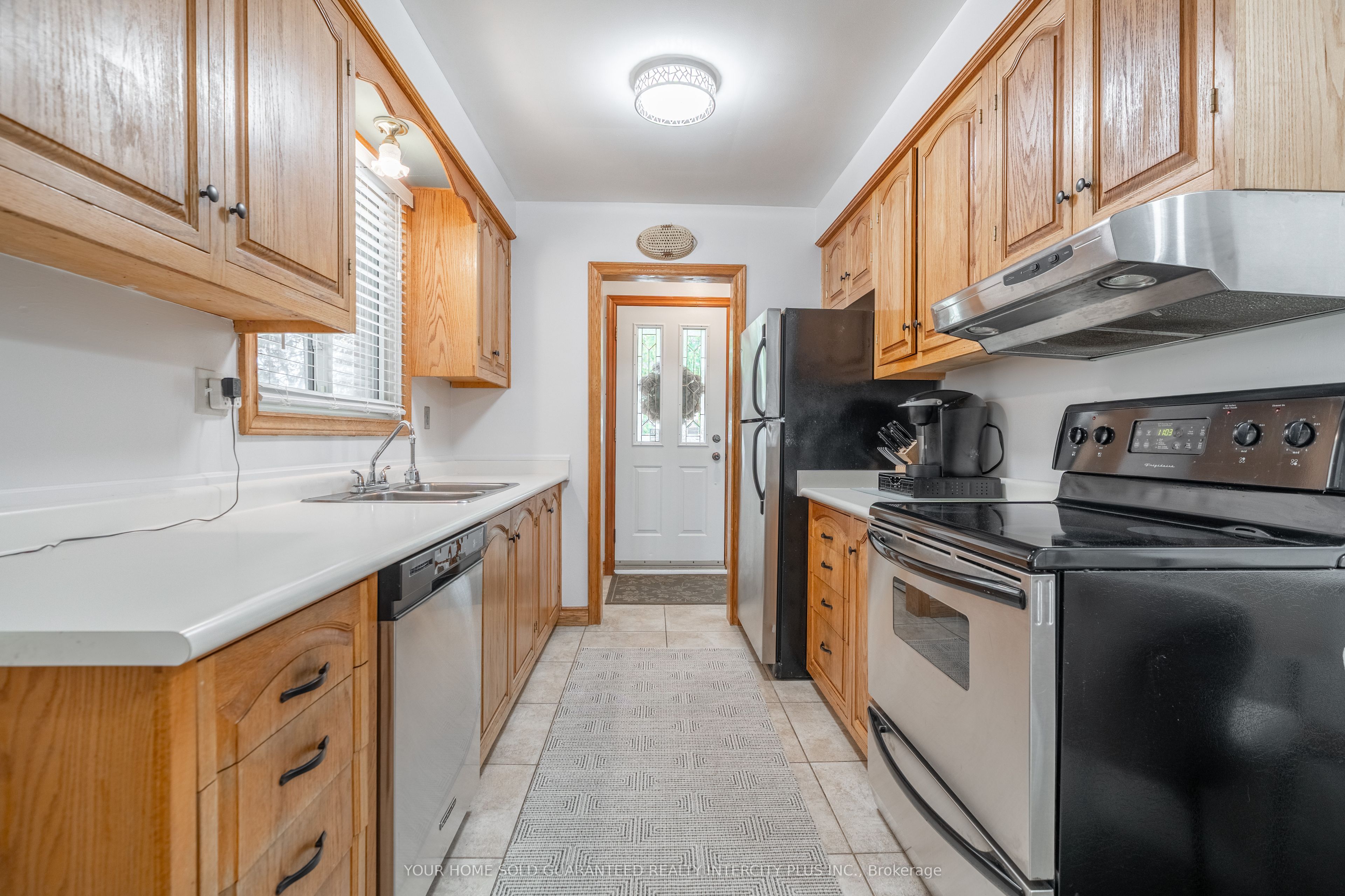 130 Burrwood Drive, Hamilton, ON L9C 3T2 photo 4