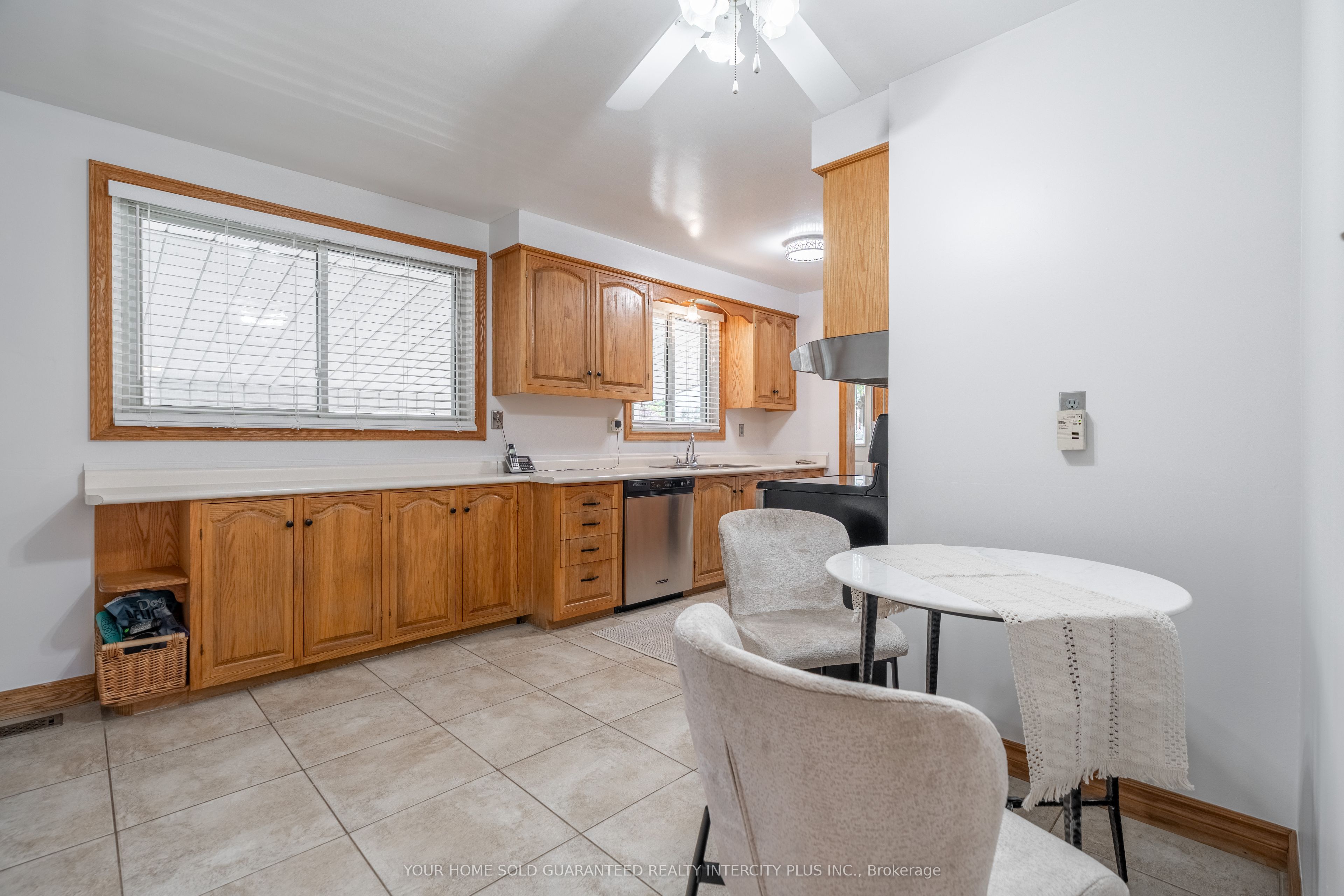 130 Burrwood Drive, Hamilton, ON L9C 3T2 photo 5